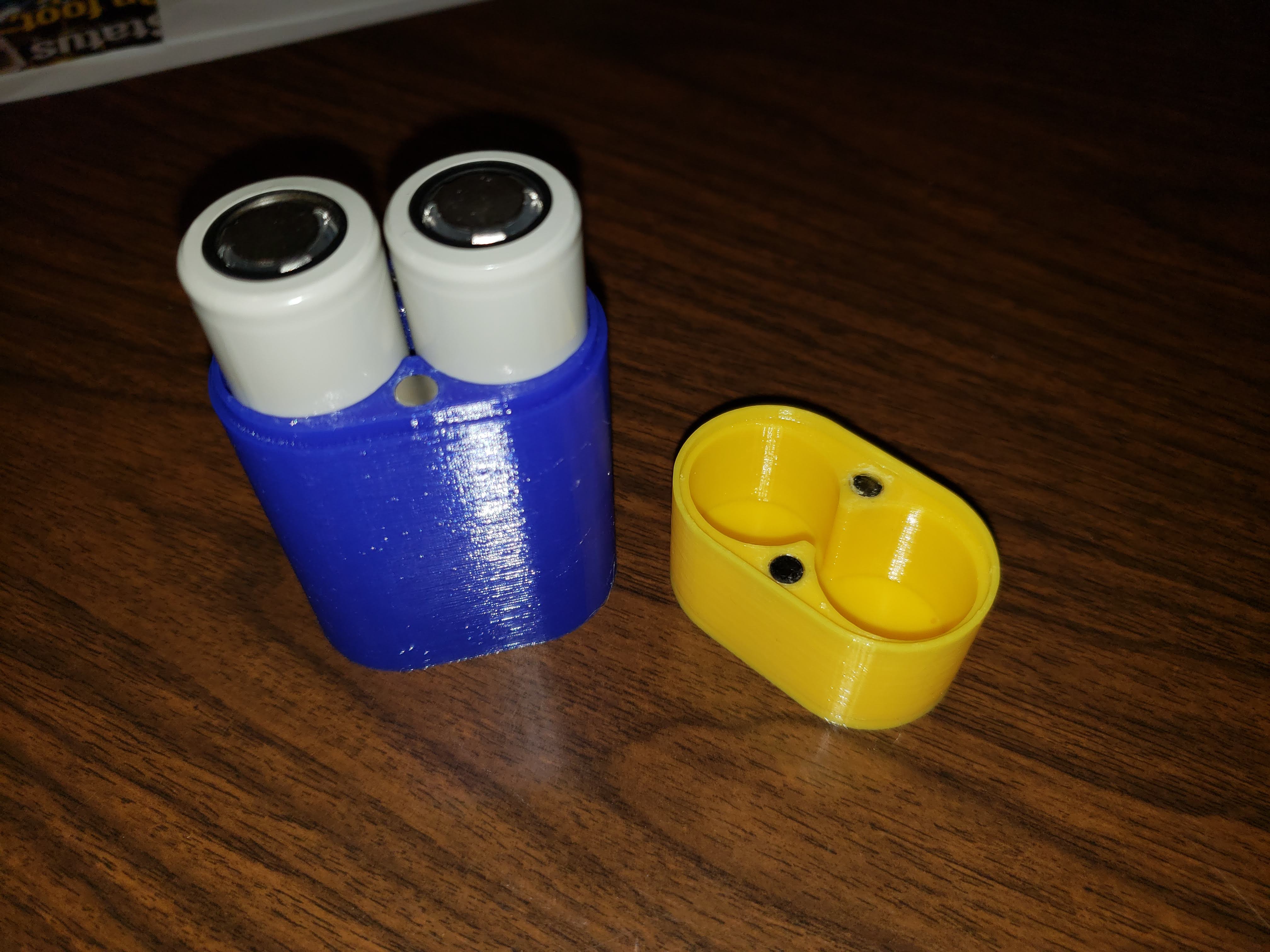 21700 case magnet closure