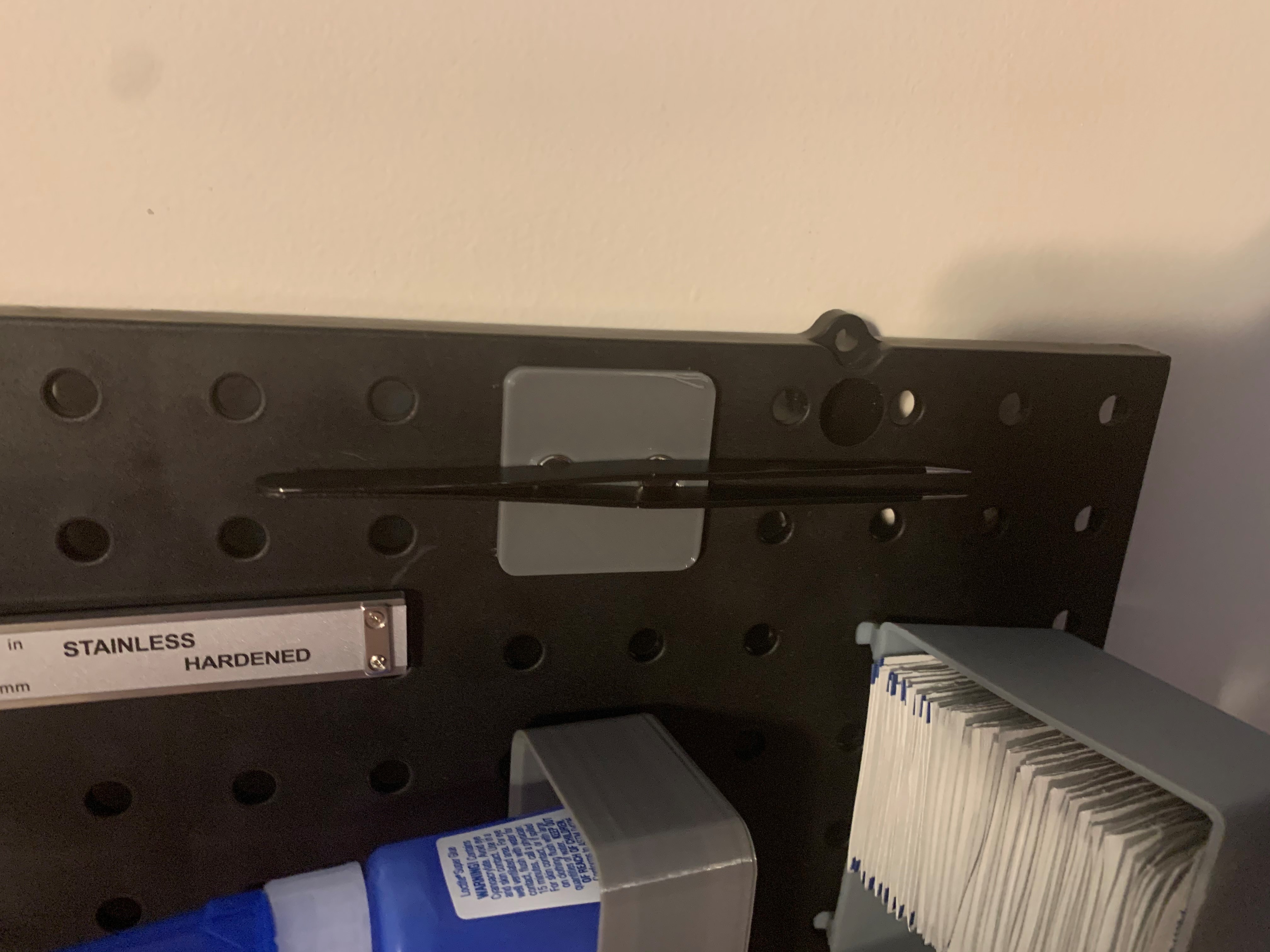Pegboard Tweezer Holder (8x3 Magnet)