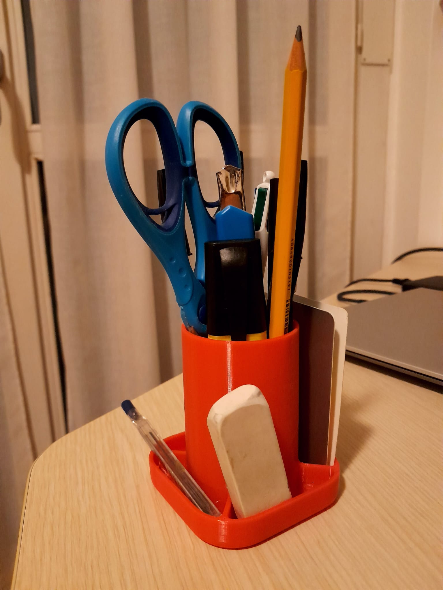Pen holder and small objects organizer