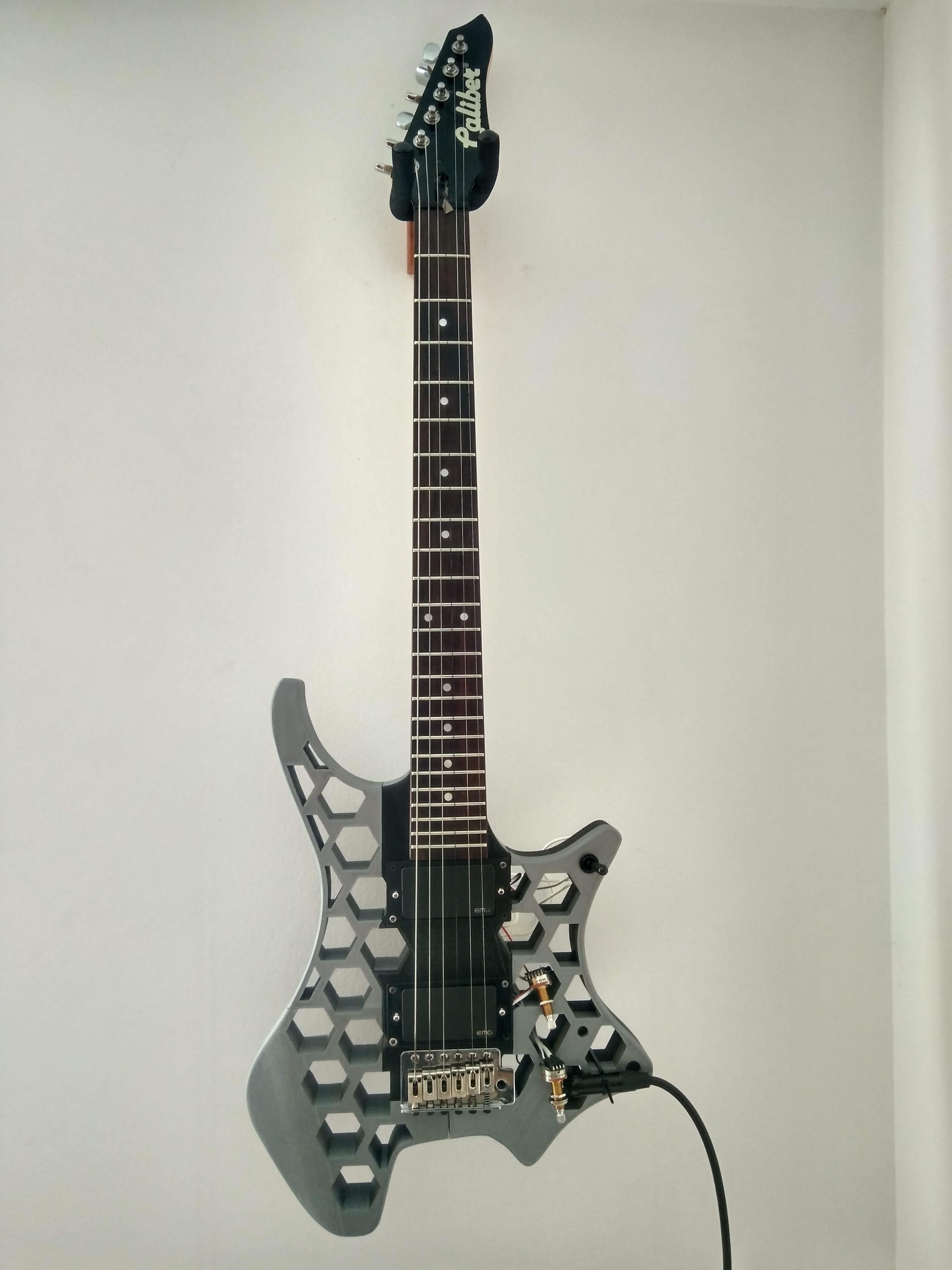 ELECTRIC GUITAR