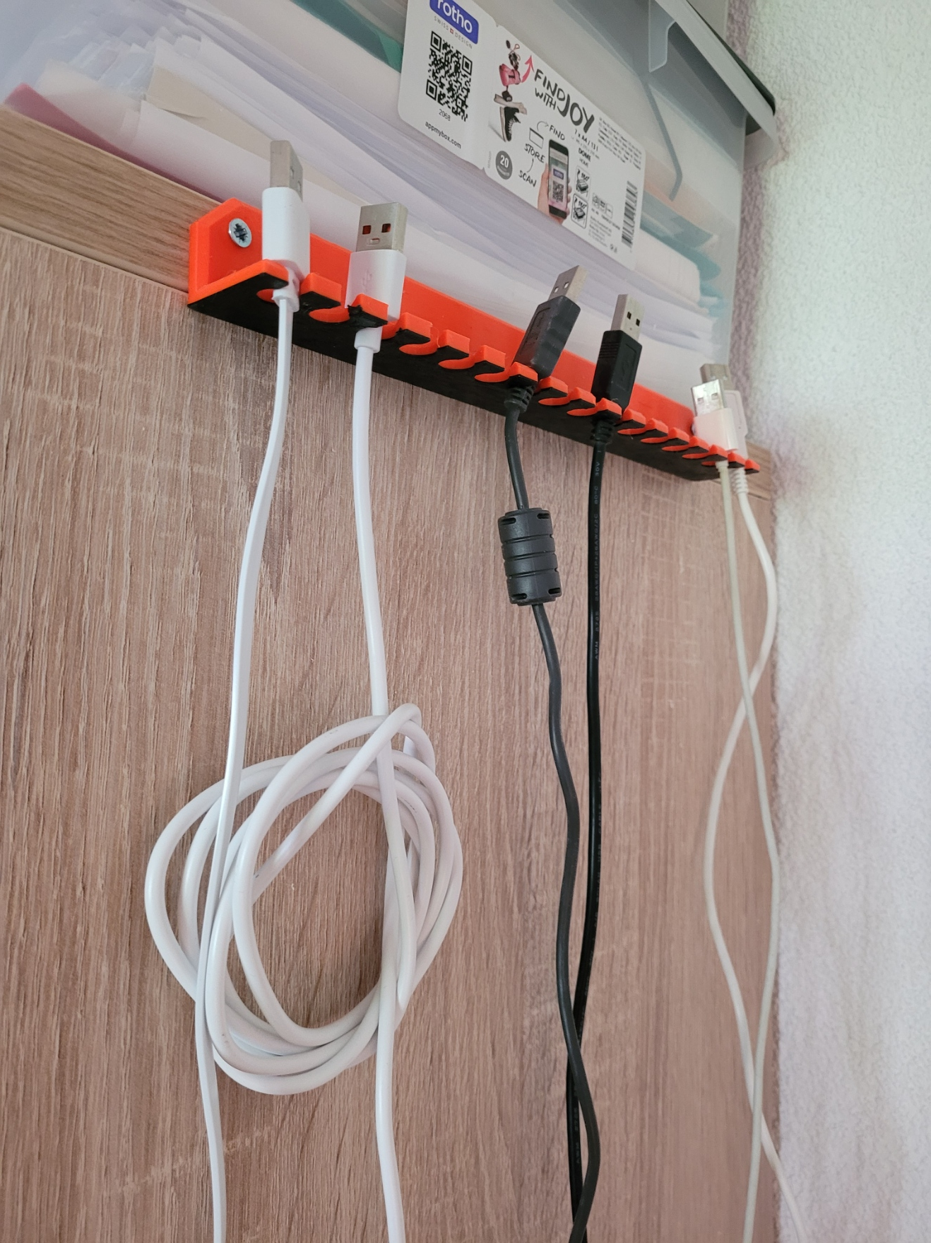 USB Cable Organizer for 16 Cables
