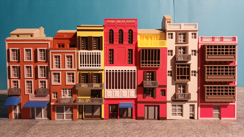 Seven Spanish inspired city houses in H0