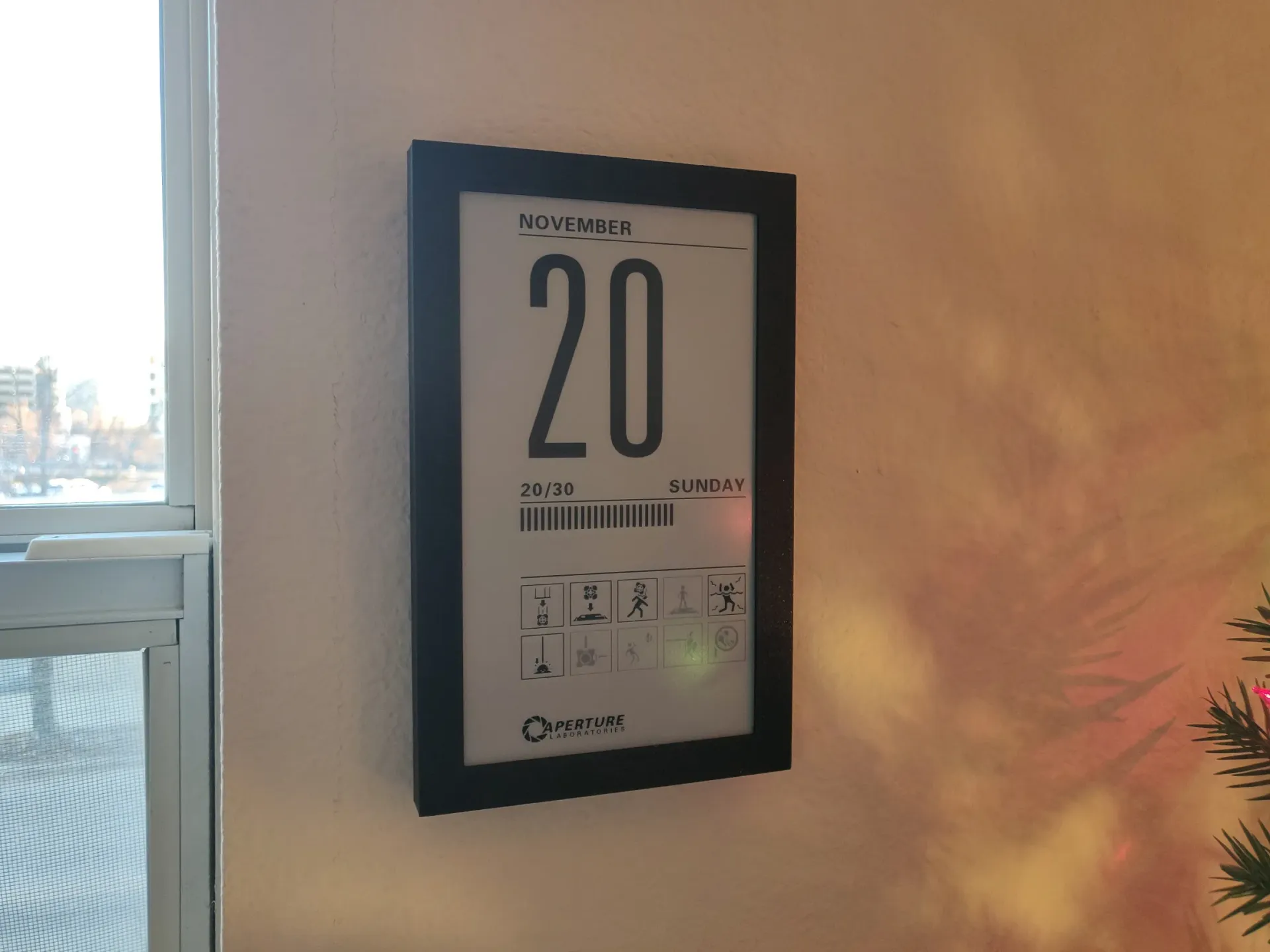 Portal e-ink calendar