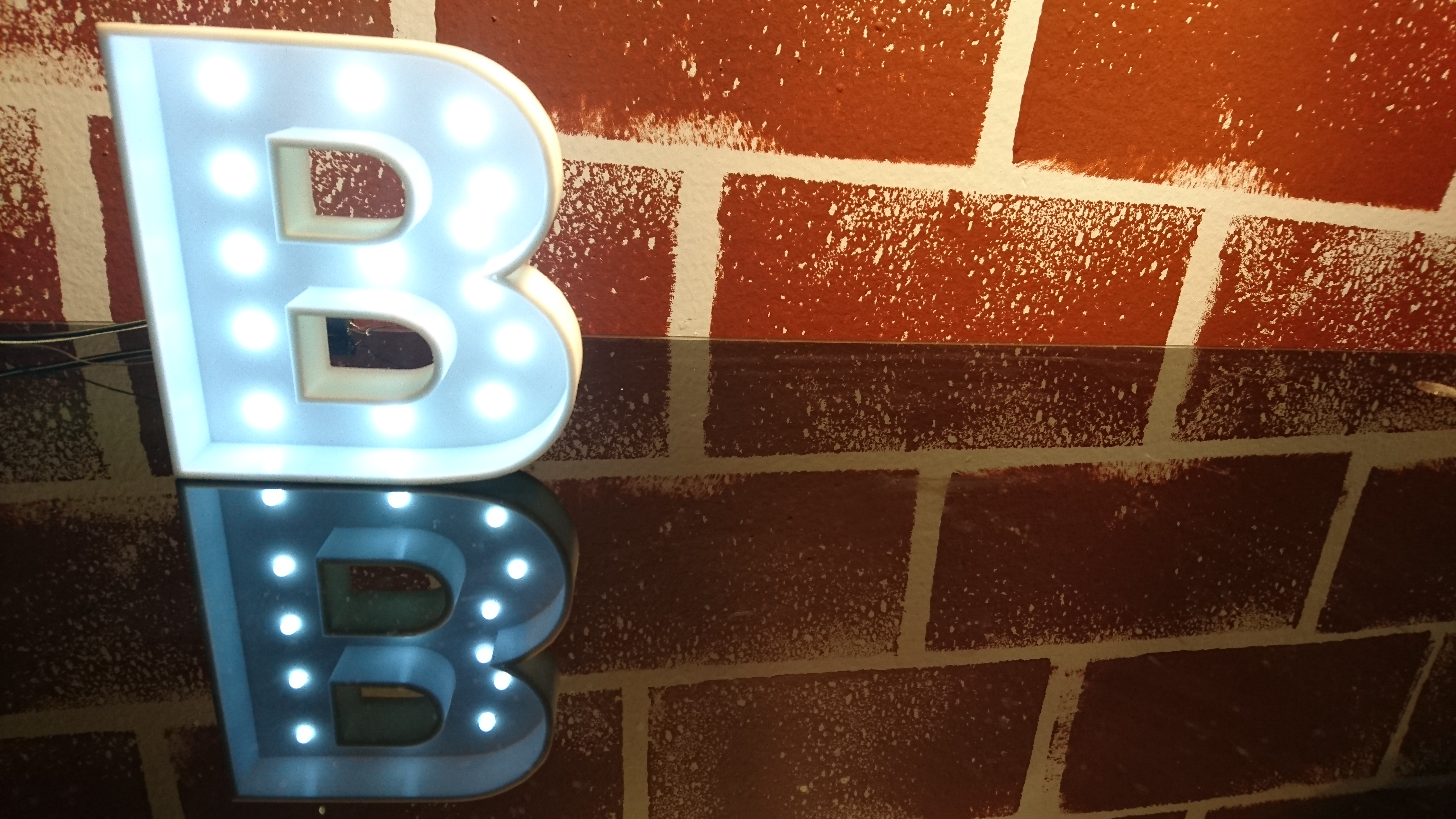 Letras BAR con LEDs (BAR letters with LEDs)