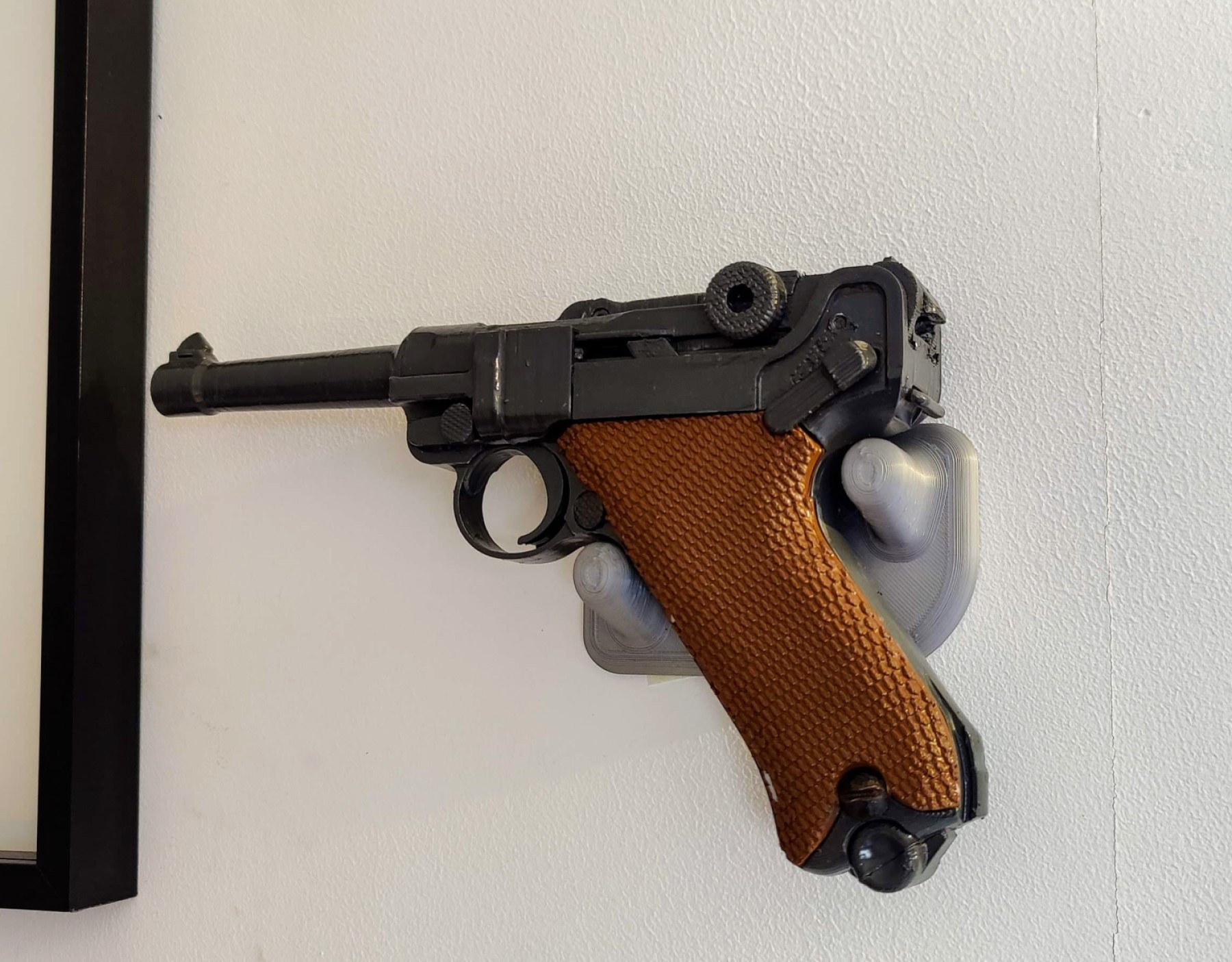 P08 Luger Wallmount