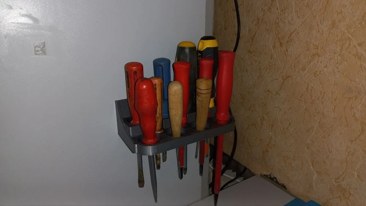DriverHanger for basic wall