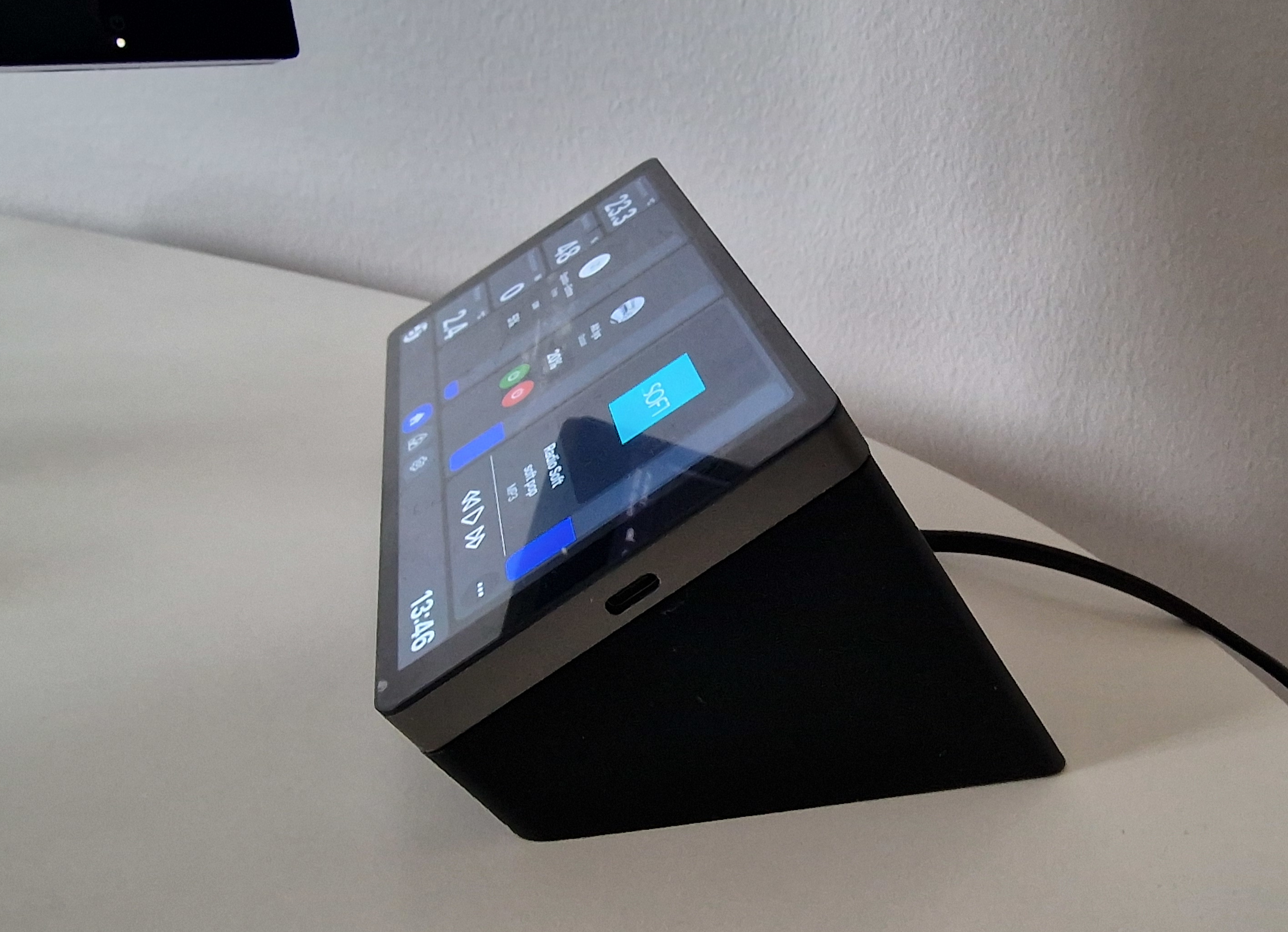 Shelly Wall Display X2 Stand 35°