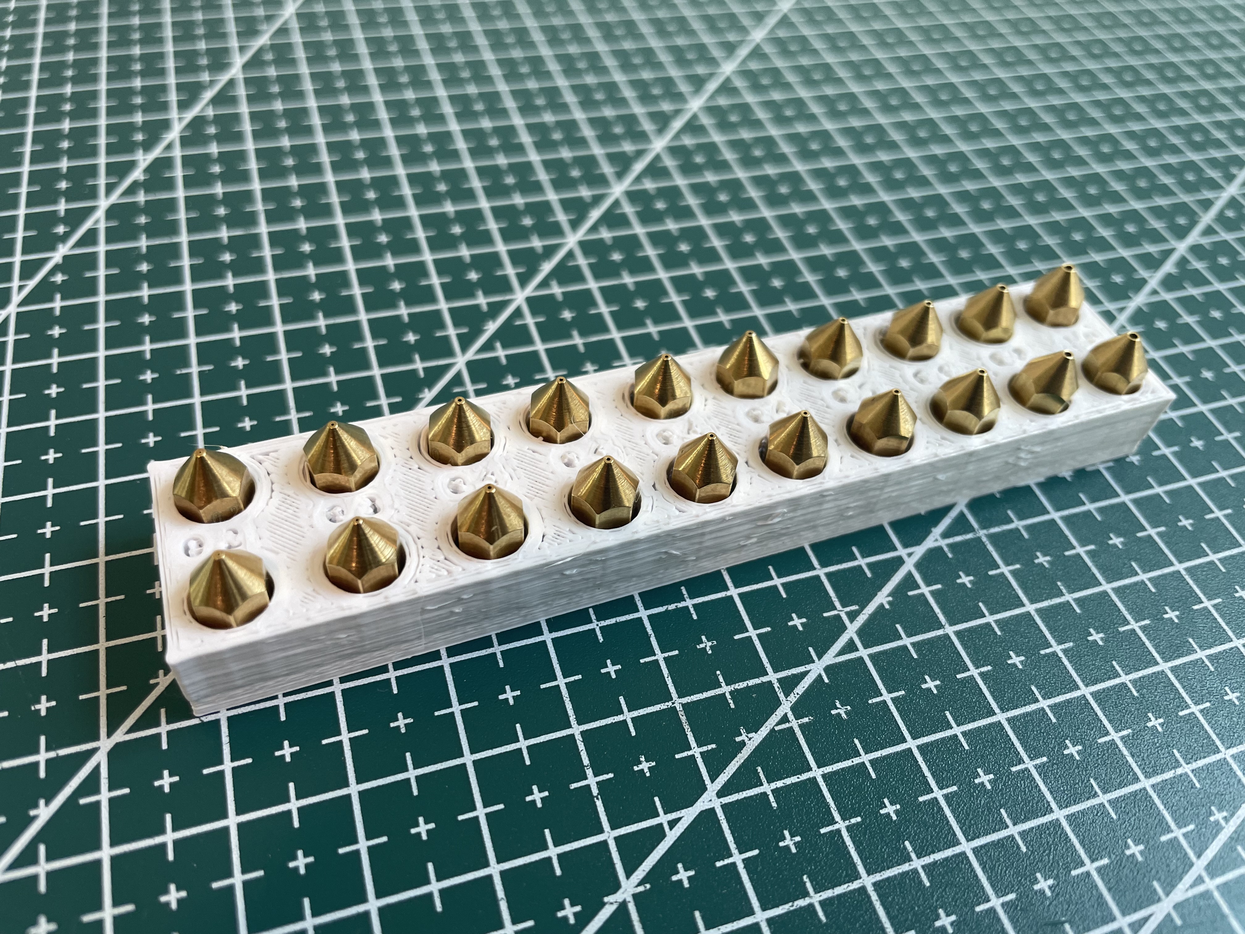 Nozzle Organizer With Engraved Arrangement