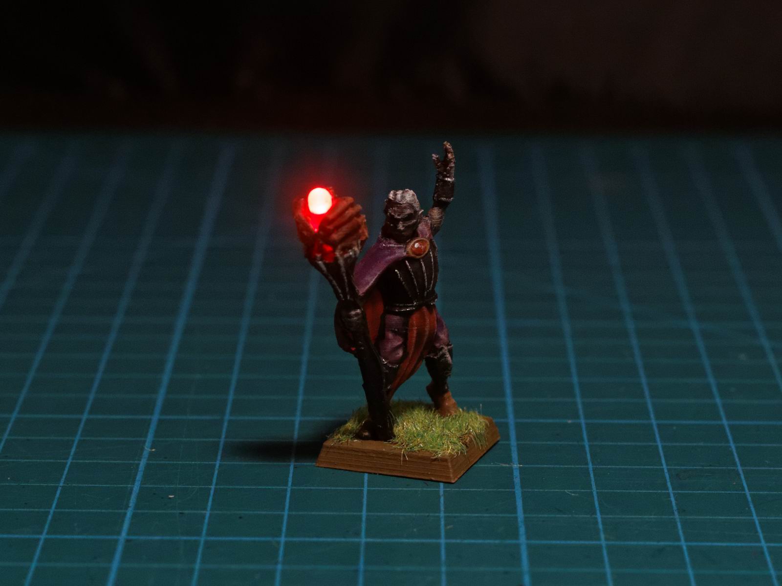 Dark Elf Sorcerer LED 28mm (FDM, no supports)