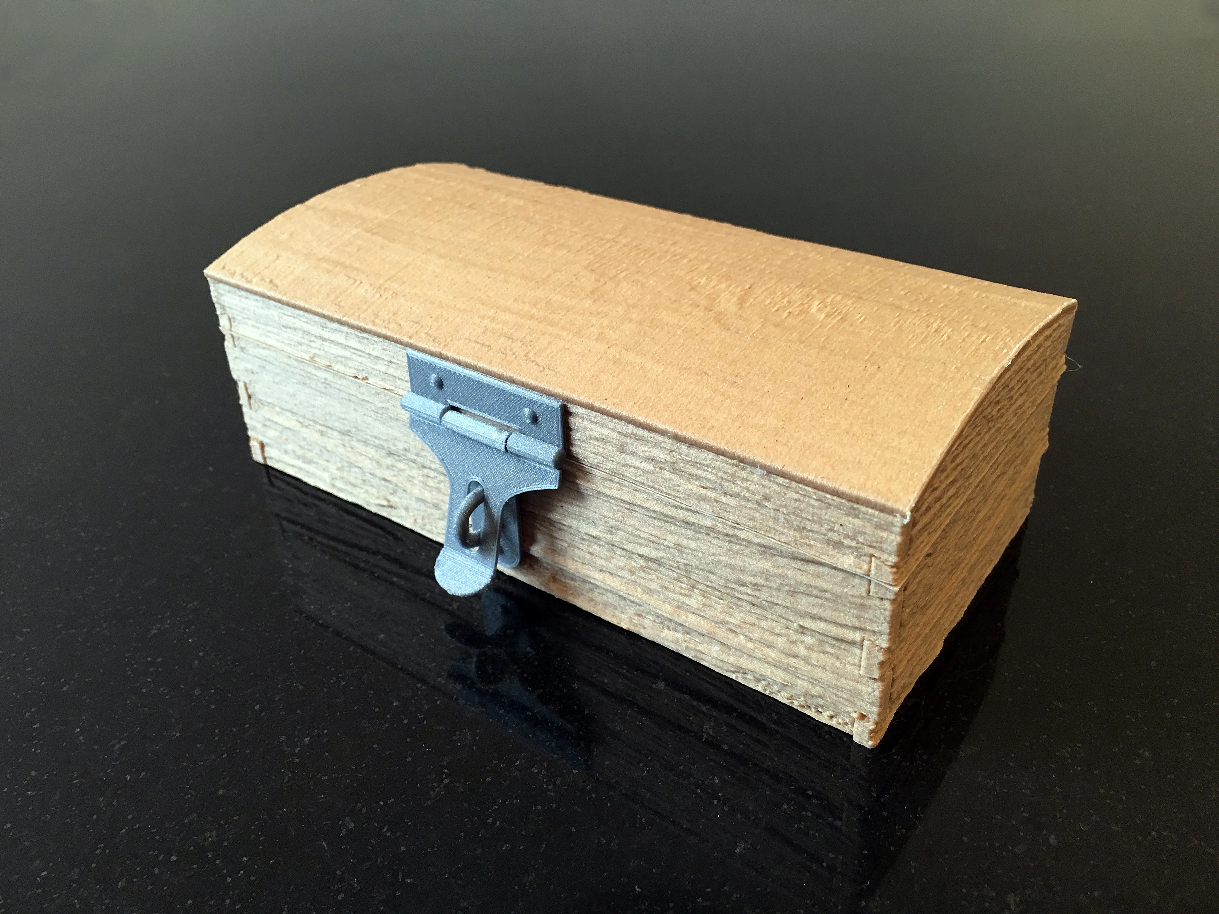 Rough Wood-effect Chest