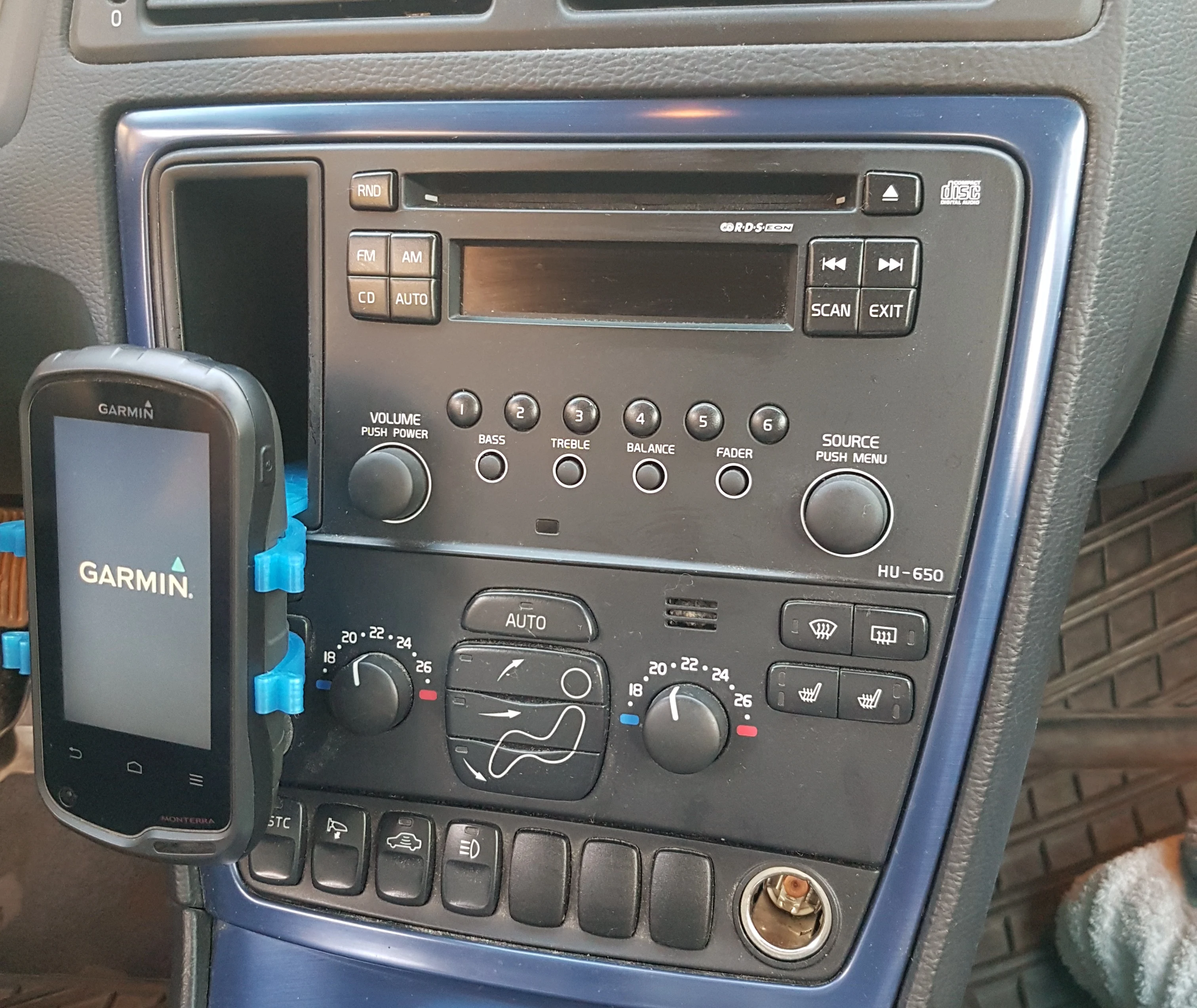 Volvo V70 XC70 Garmin Monterra/Montana Mount