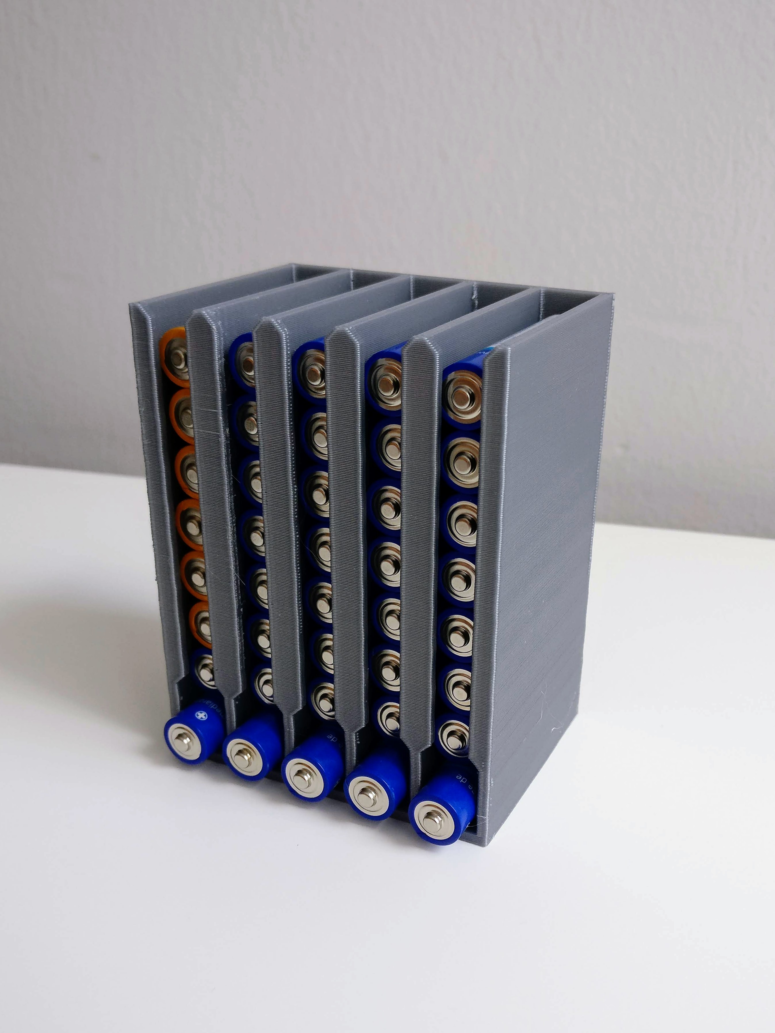 Customizable battery dispenser