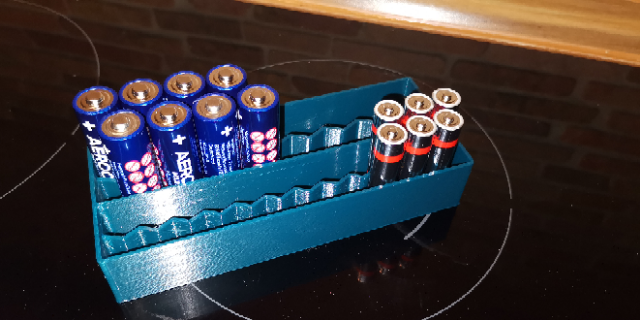 minimal battery storage AA & AAA