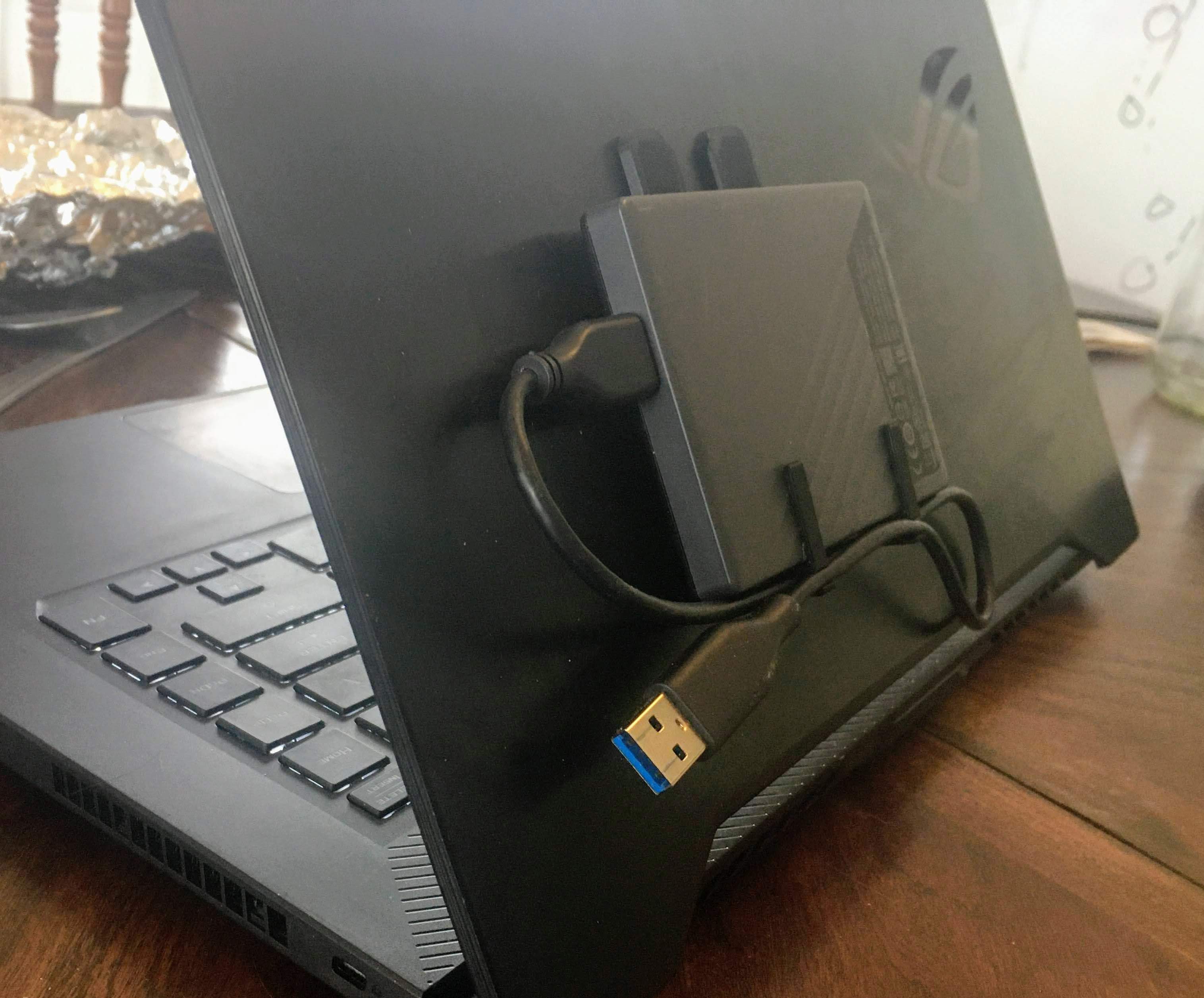 SlideDrive - External Hard Drive mounting system for Laptop