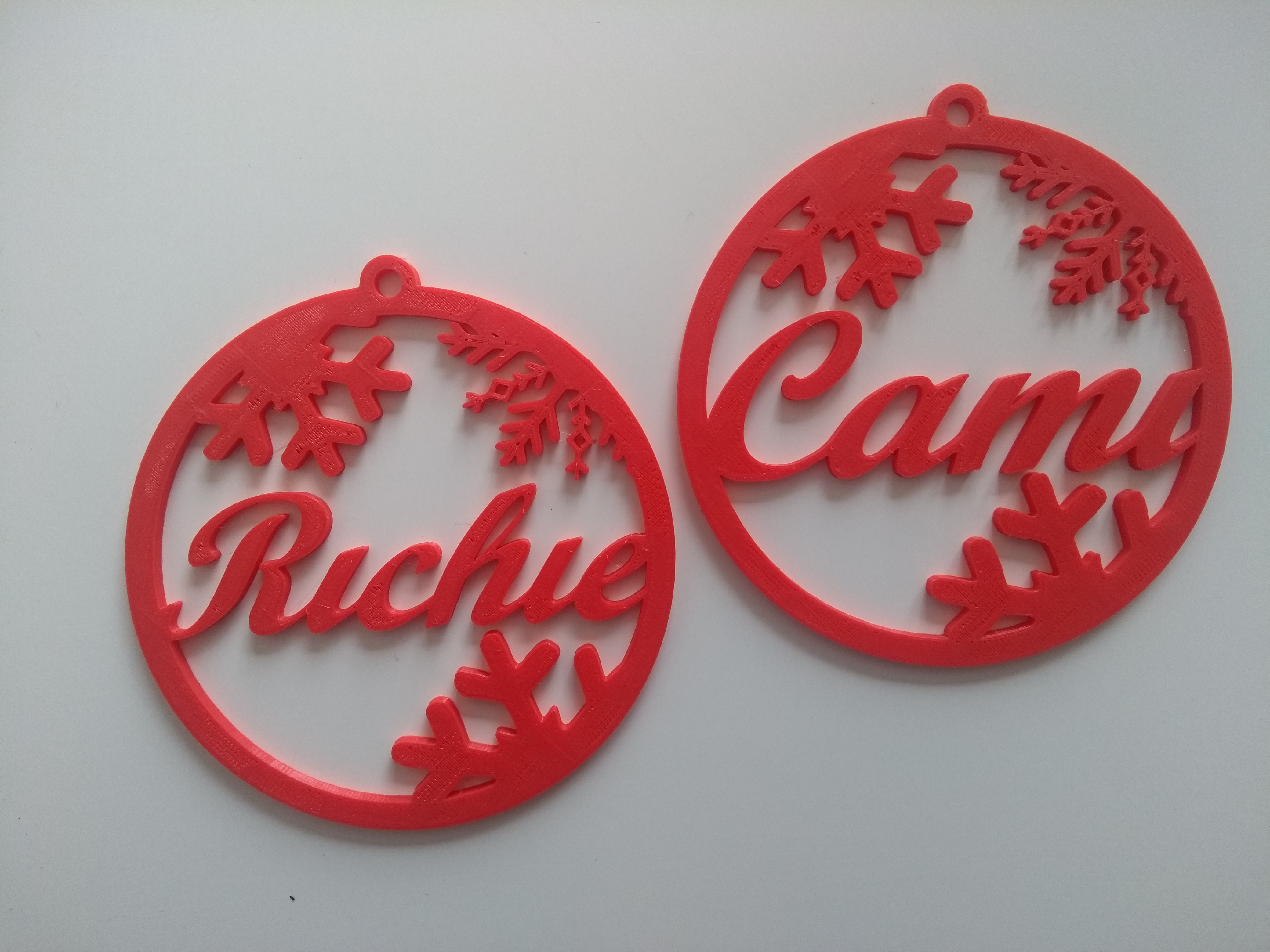 Custom Christmas tree ornament Cami, Richie y Mila