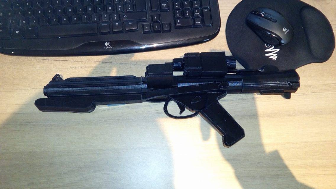 E11 Stormtrooper Blaster Easy to print 3 Parts