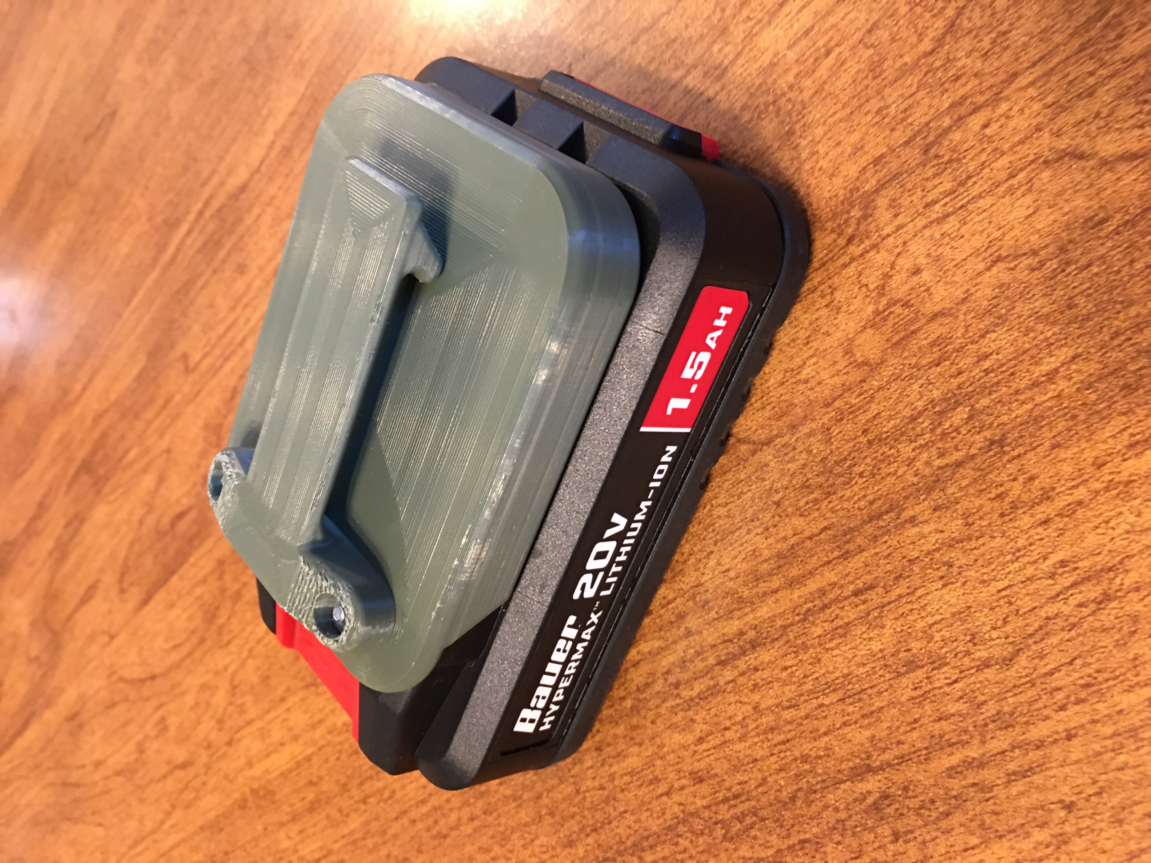 Belt clip for holding Bauer Battery