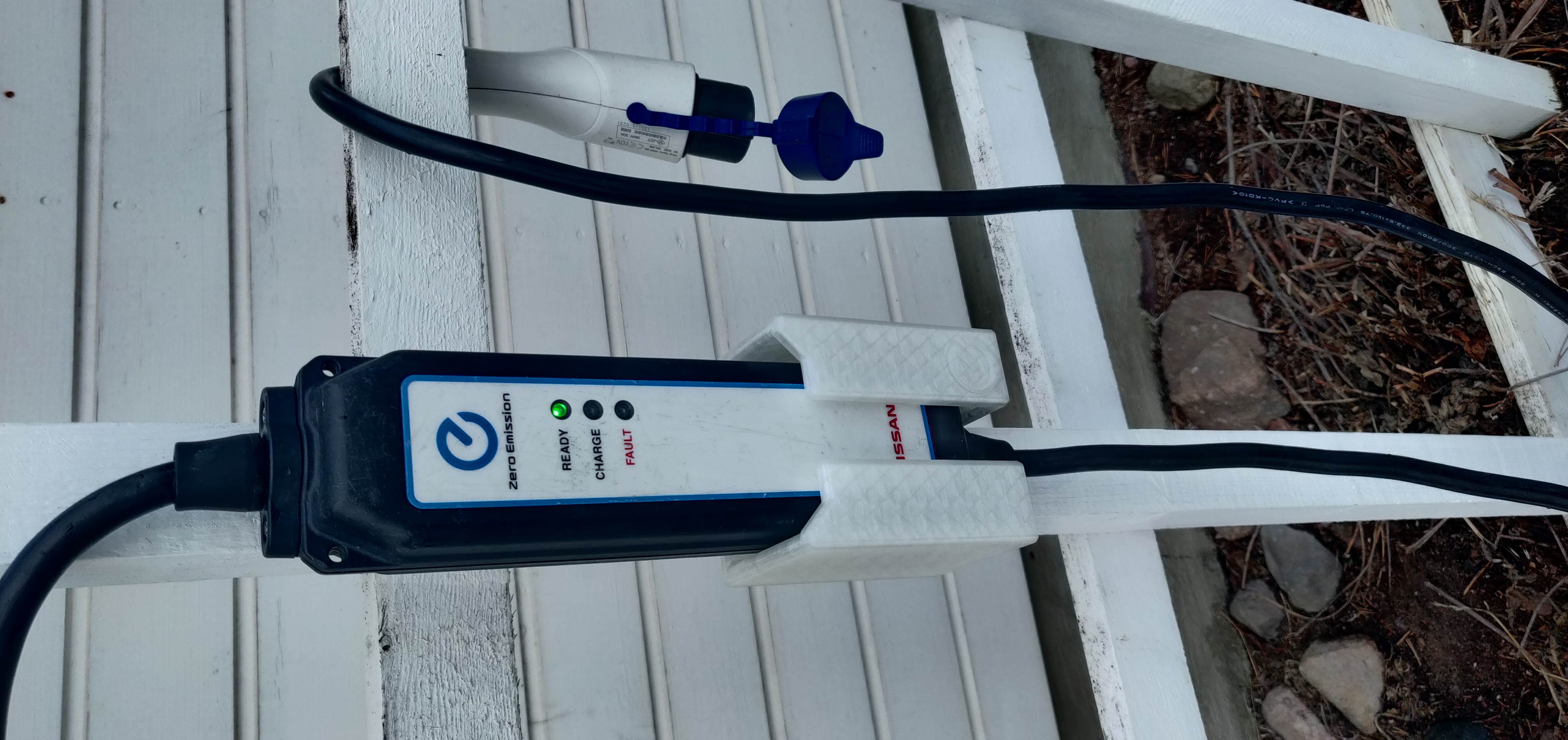 Nissan Leaf EV charger wall mount