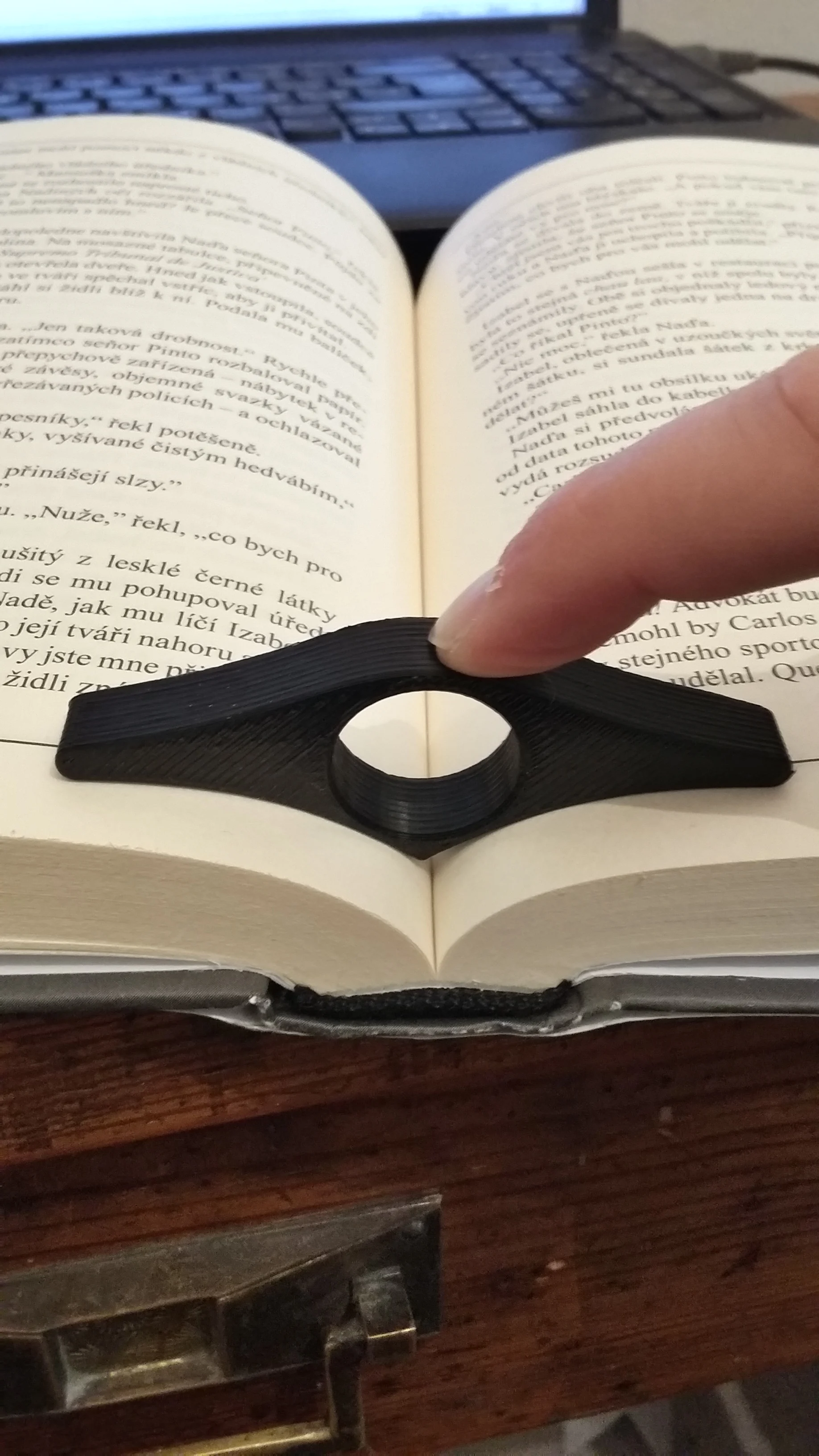 Pages holder