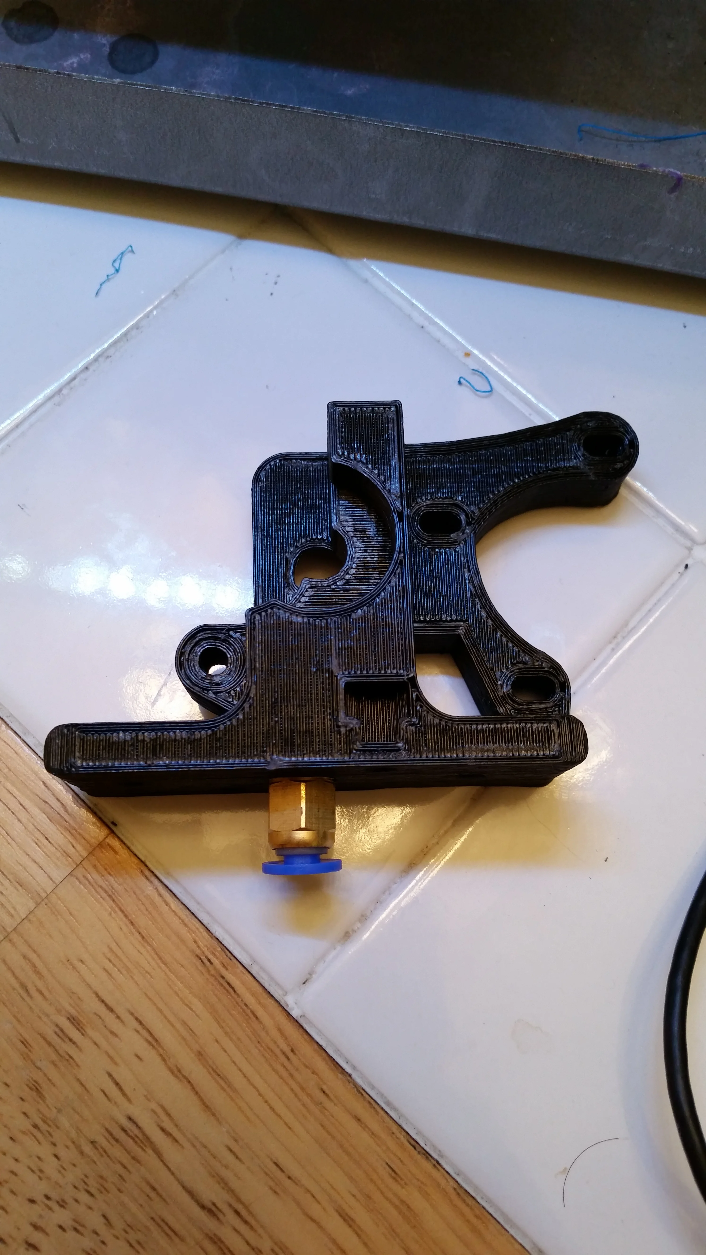 Wade Extruder converted to bowden for 1/8th inch pneumatic fitting