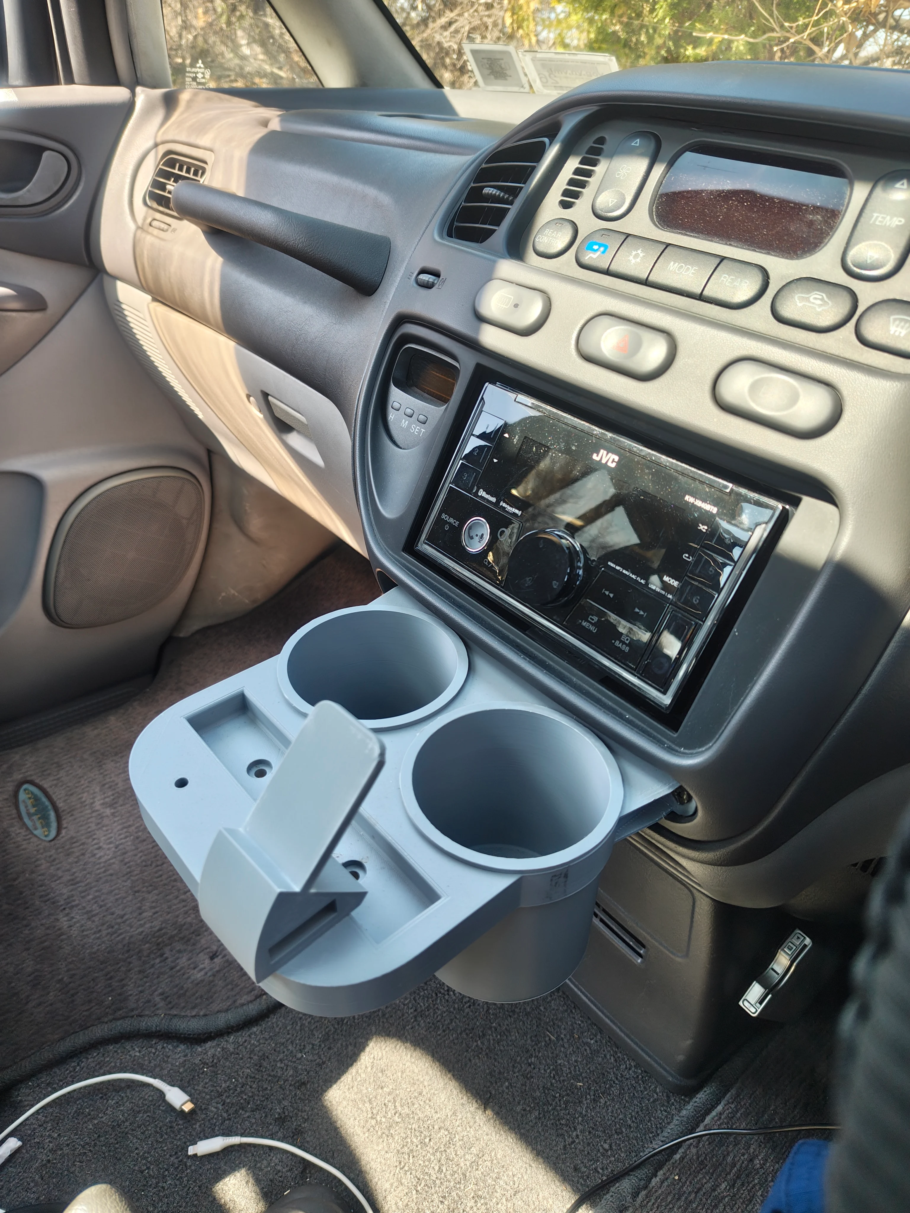 Mitsubishi Delica L400 Cupholders