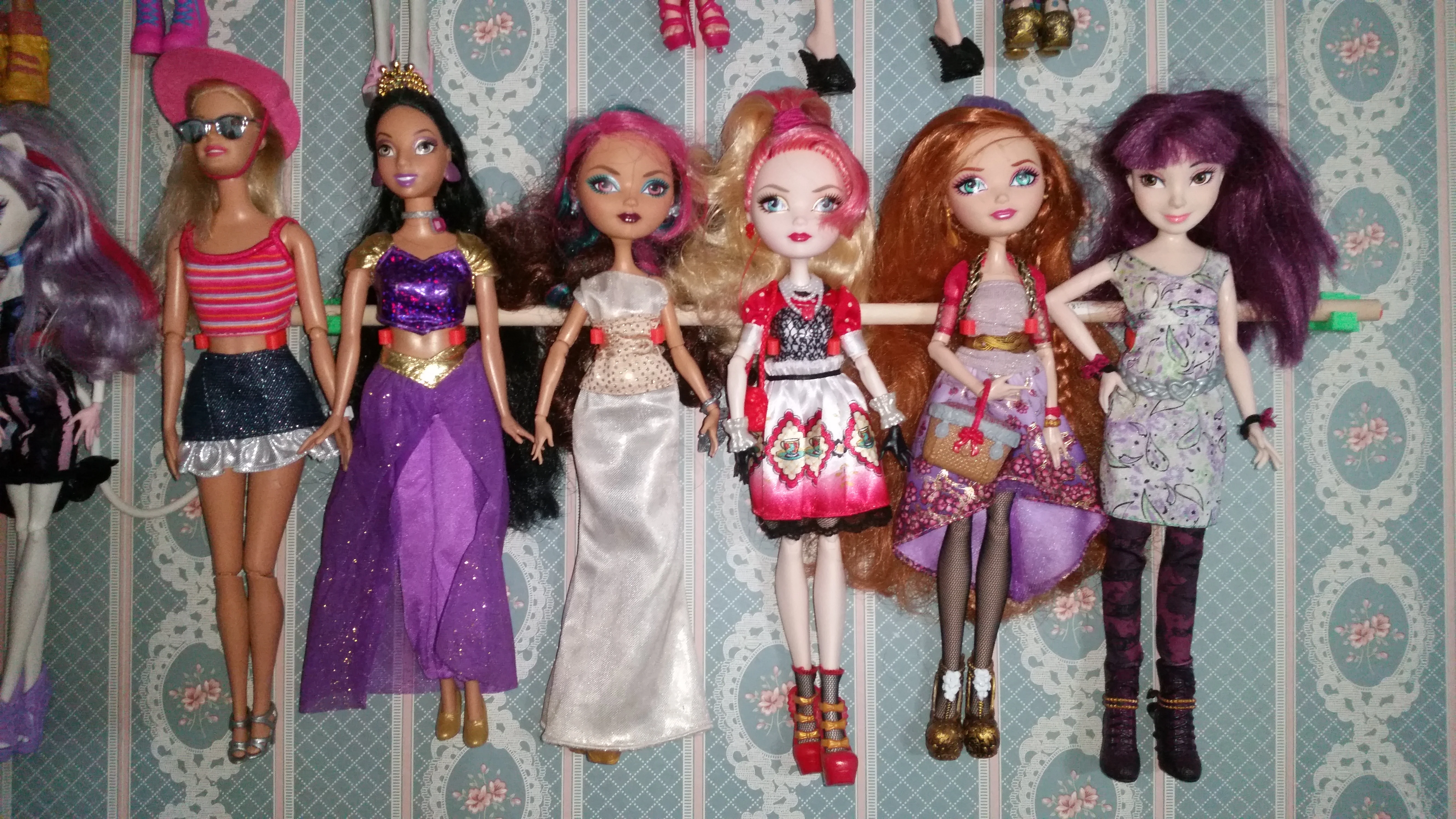 Horizontal Doll Wall Clips