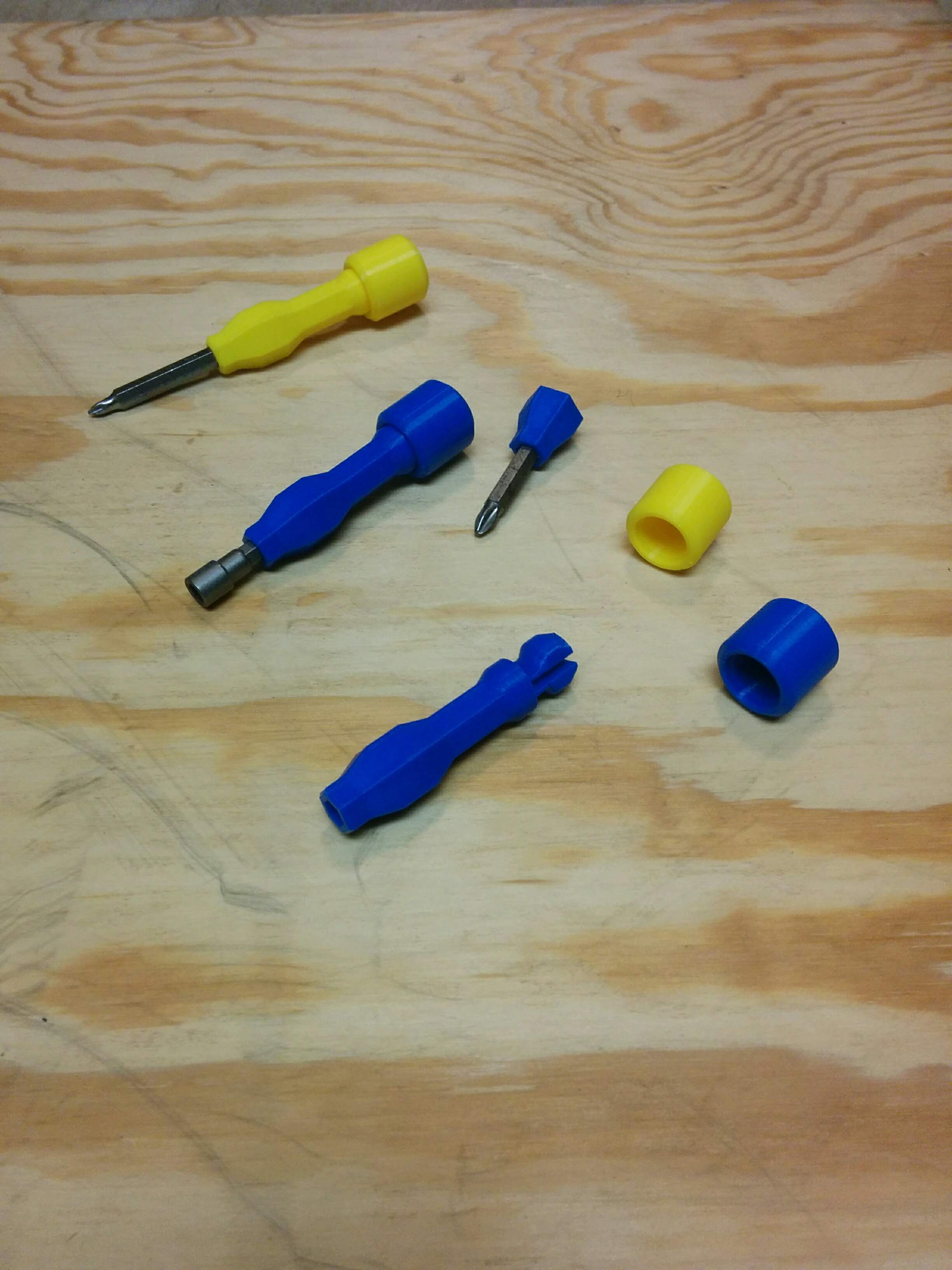 Hex Driver With Rotating Cap
