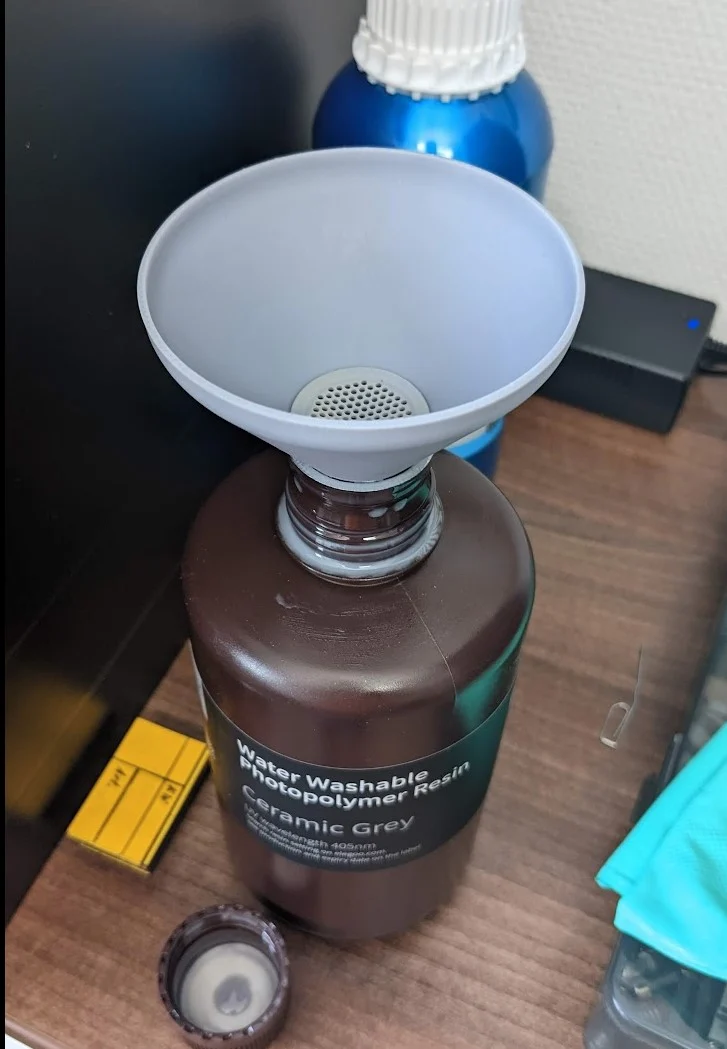 Resin funnel with removable sieve