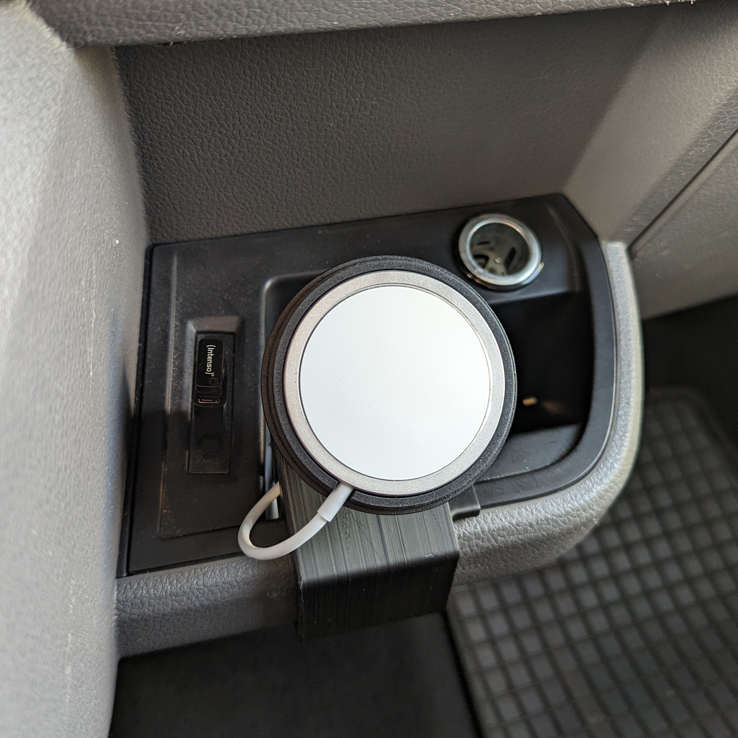 VW T6.1 Magsafe base for Action QI Charger