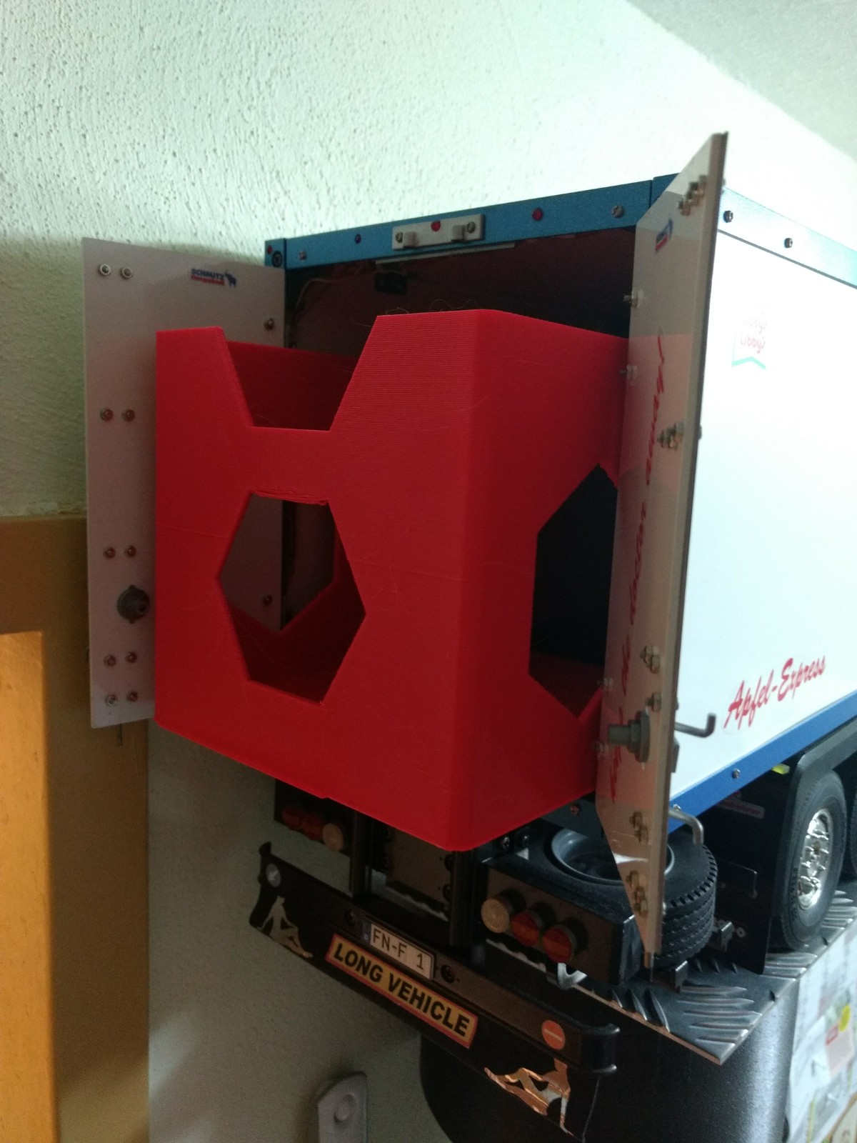 Loadingbox for Tamiya Reefer and BoxTrailers for loading real goods - Ladebox für Tamiya Kuehl- und Kofferauflieger zum Transport echter Ware :-)
