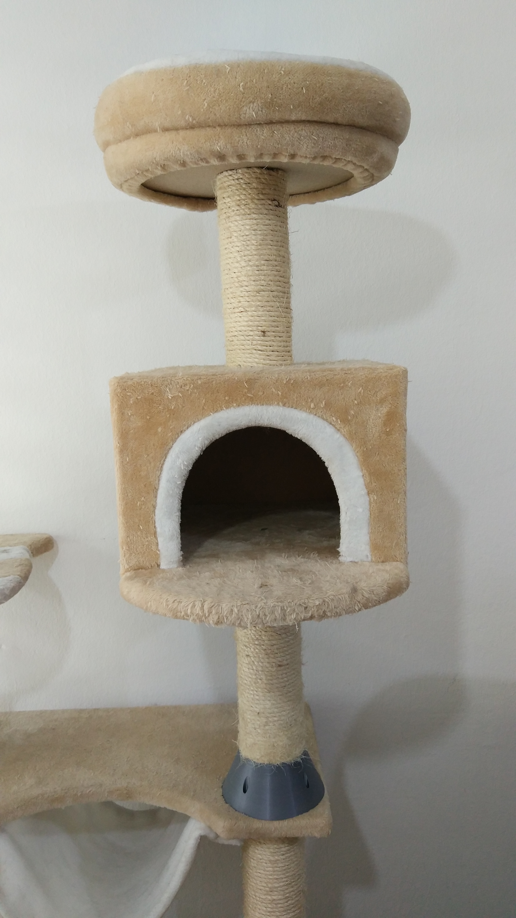 Cat tree pillar support