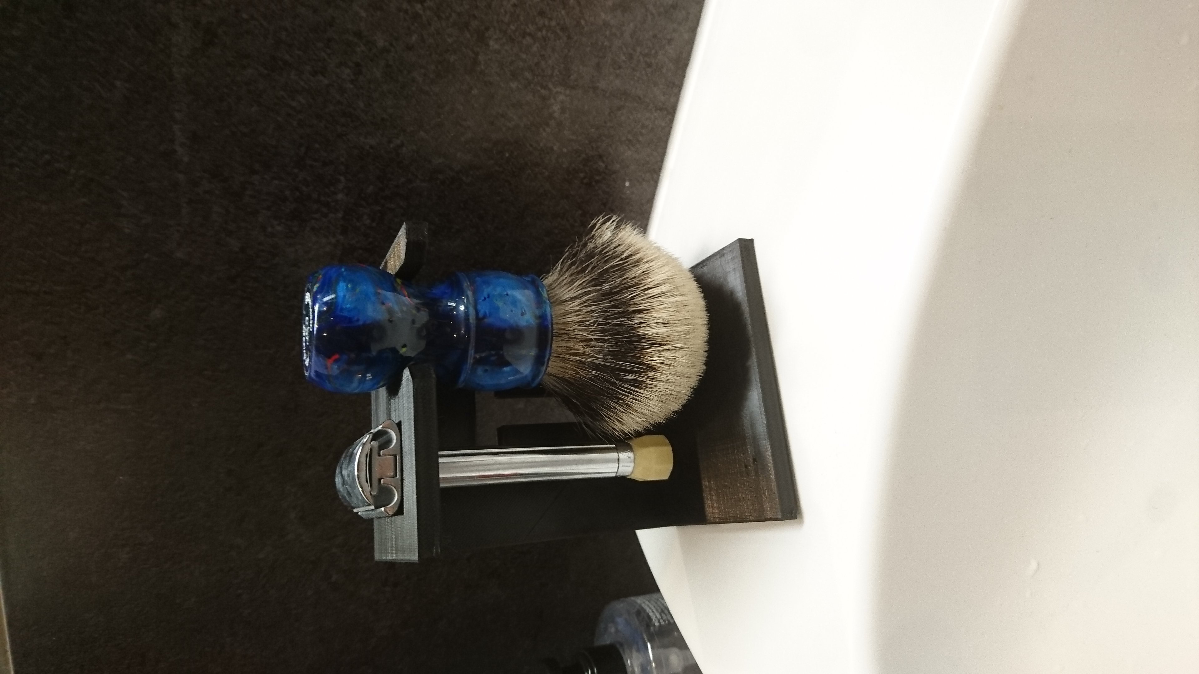 Stand for 26mm shaving brush and razor