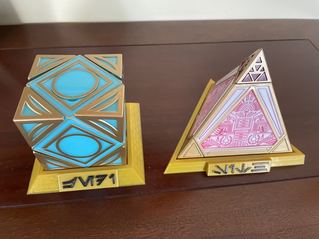 Galaxy's Edge Holocron Stand Sith & Jedi from Batuu
