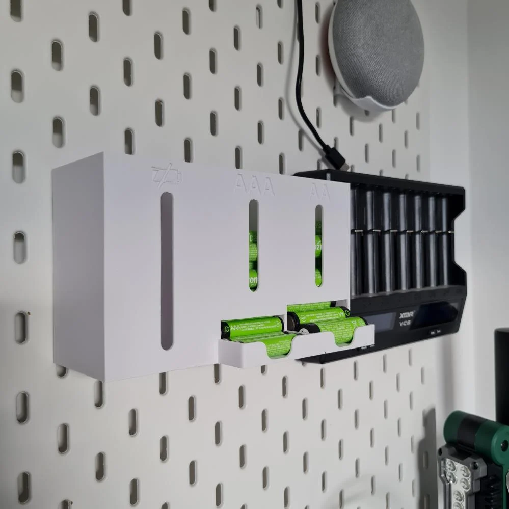 Battery Dispenser/Low Battery Box with Skadis Mount