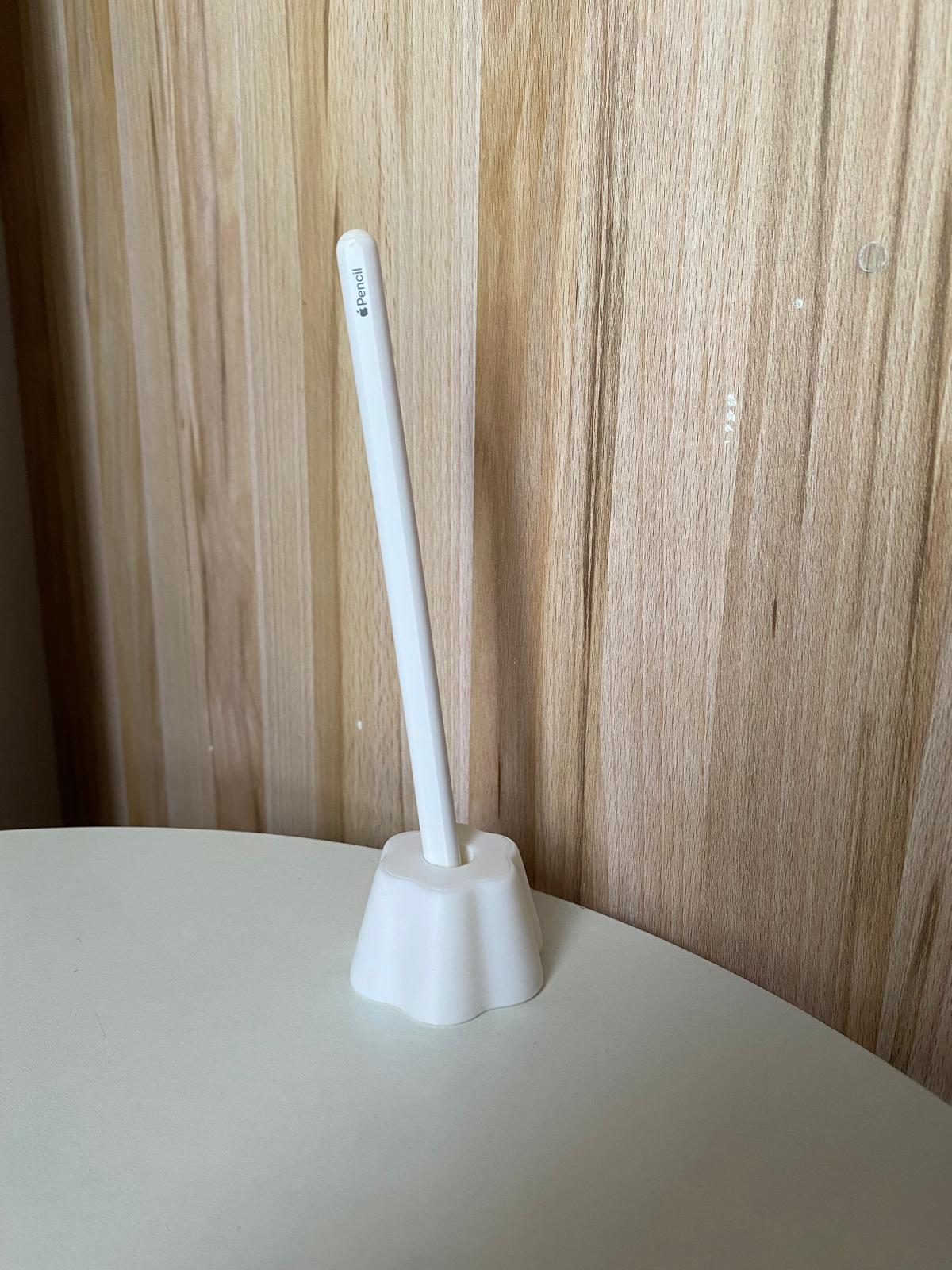 pudding apple pencil stand
