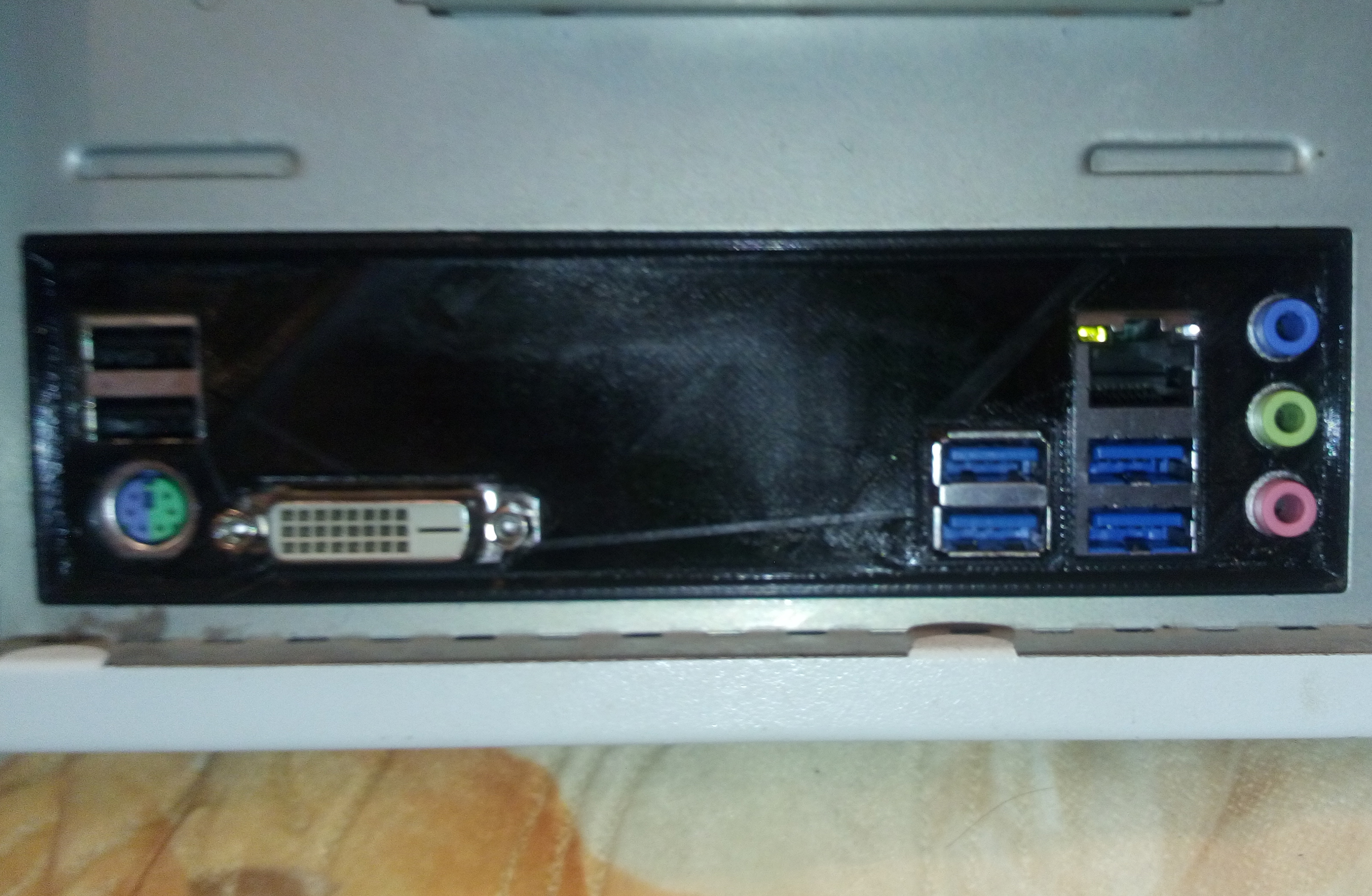 ASrock a320m-DGS IO Shield