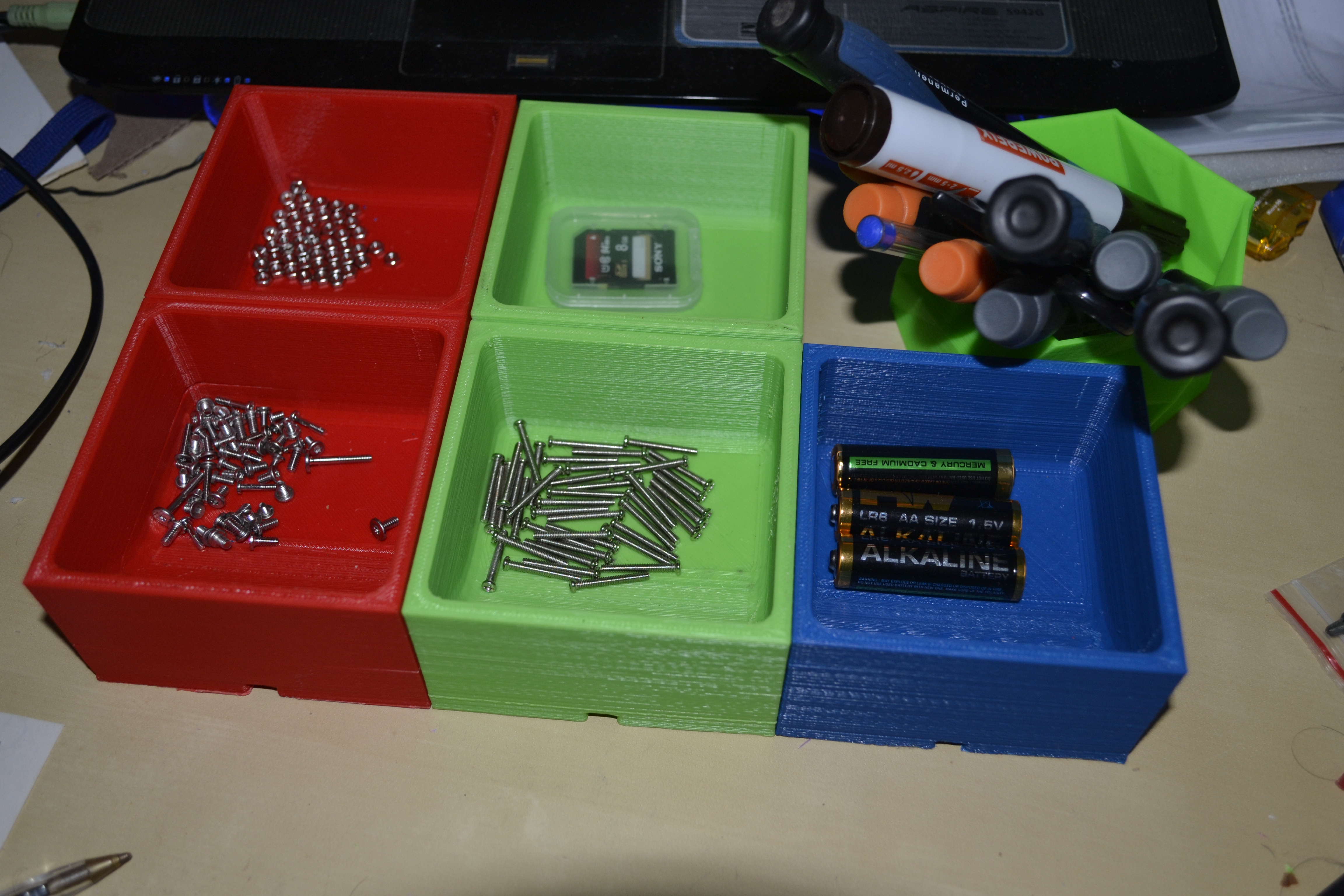 Coin and small items interlocking holder