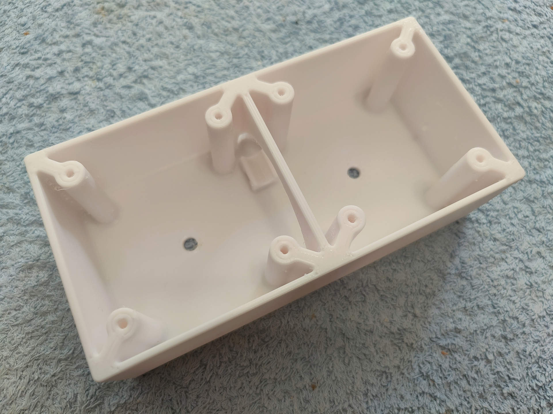 surface-mounted housing