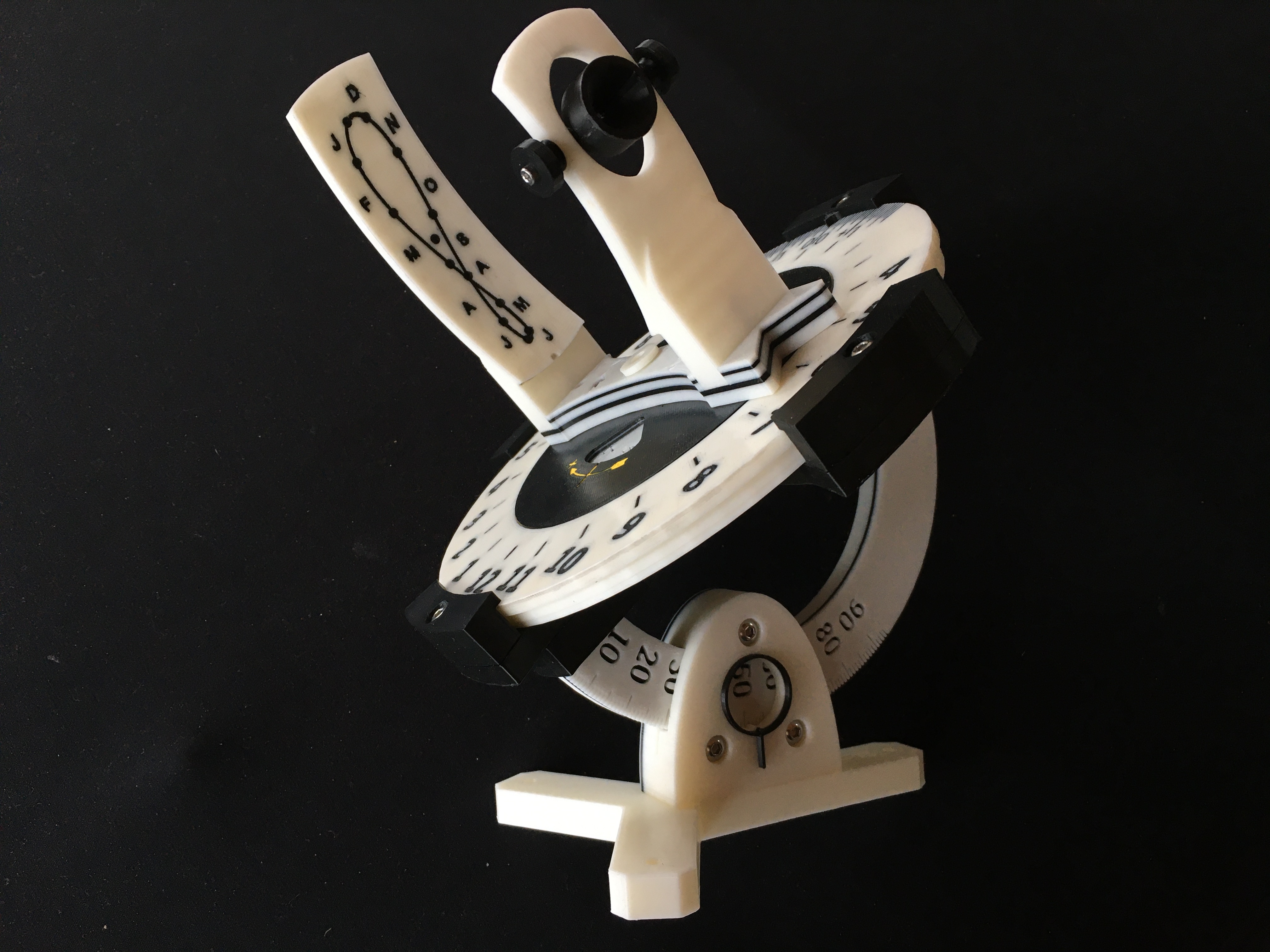Heliochronometer Clock Hybrid Sundial - with Reading Accuracy Optimization