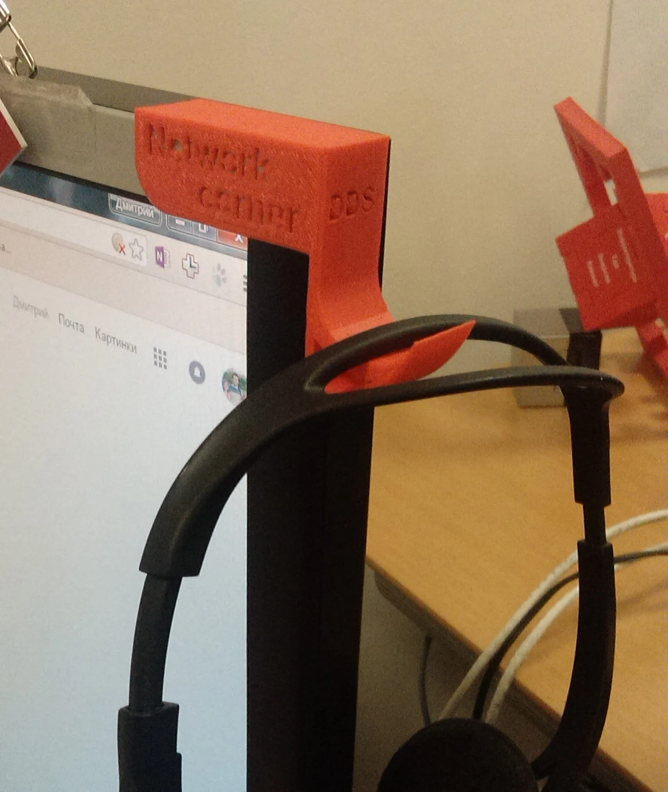 Handset's hook on monitor's corner with motivation text ;) (Customization enabled)