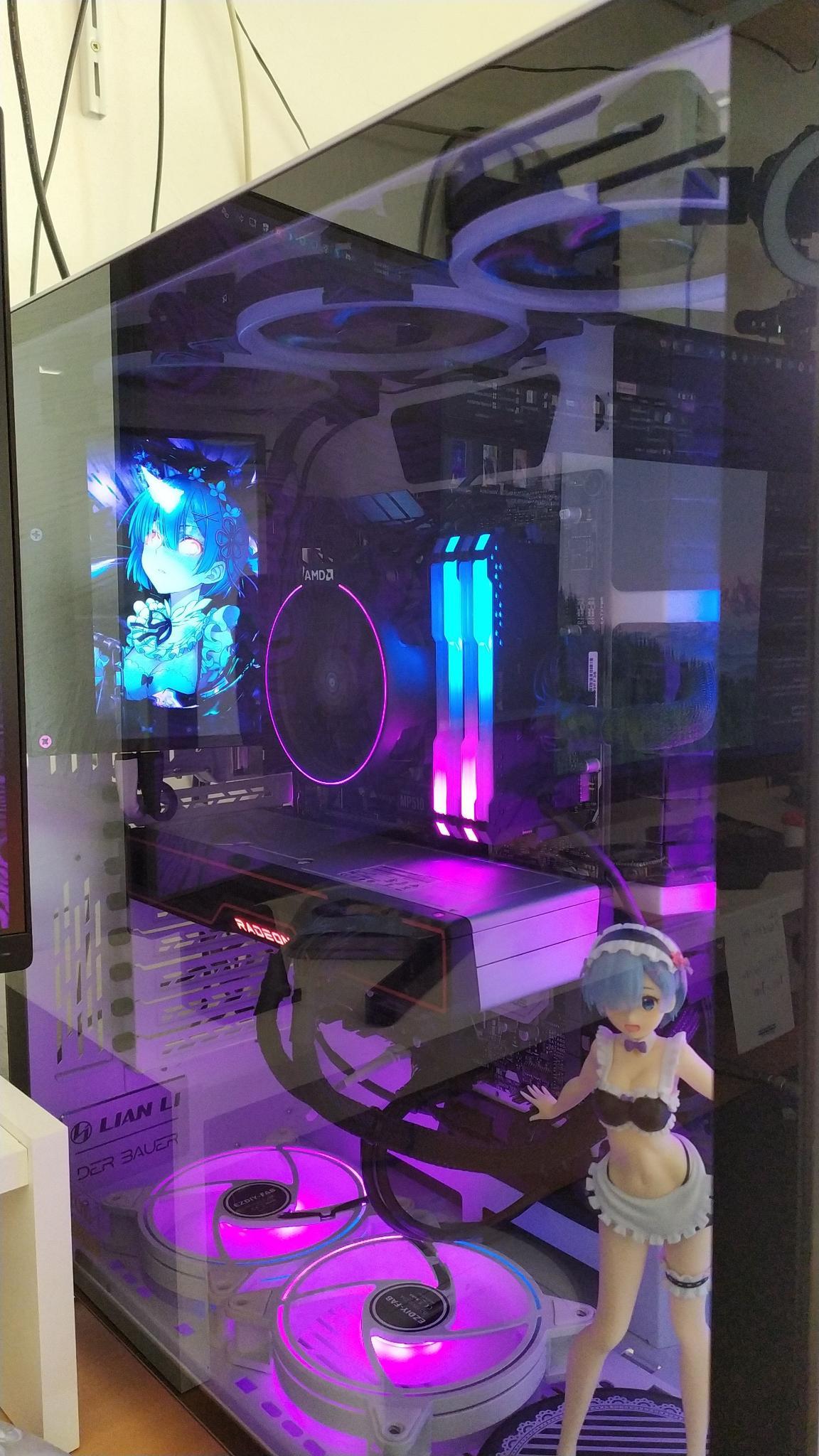 LianLi O11 XL 7 inch display angled mount