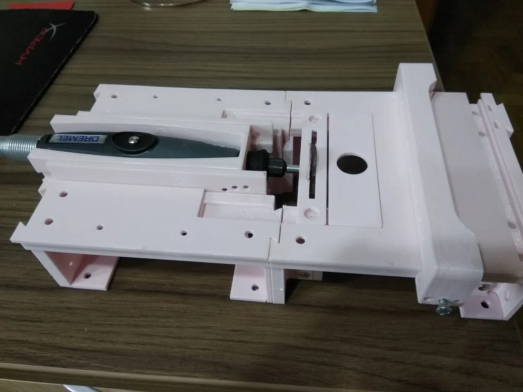 Dremel table saw with cutting angle adjustment