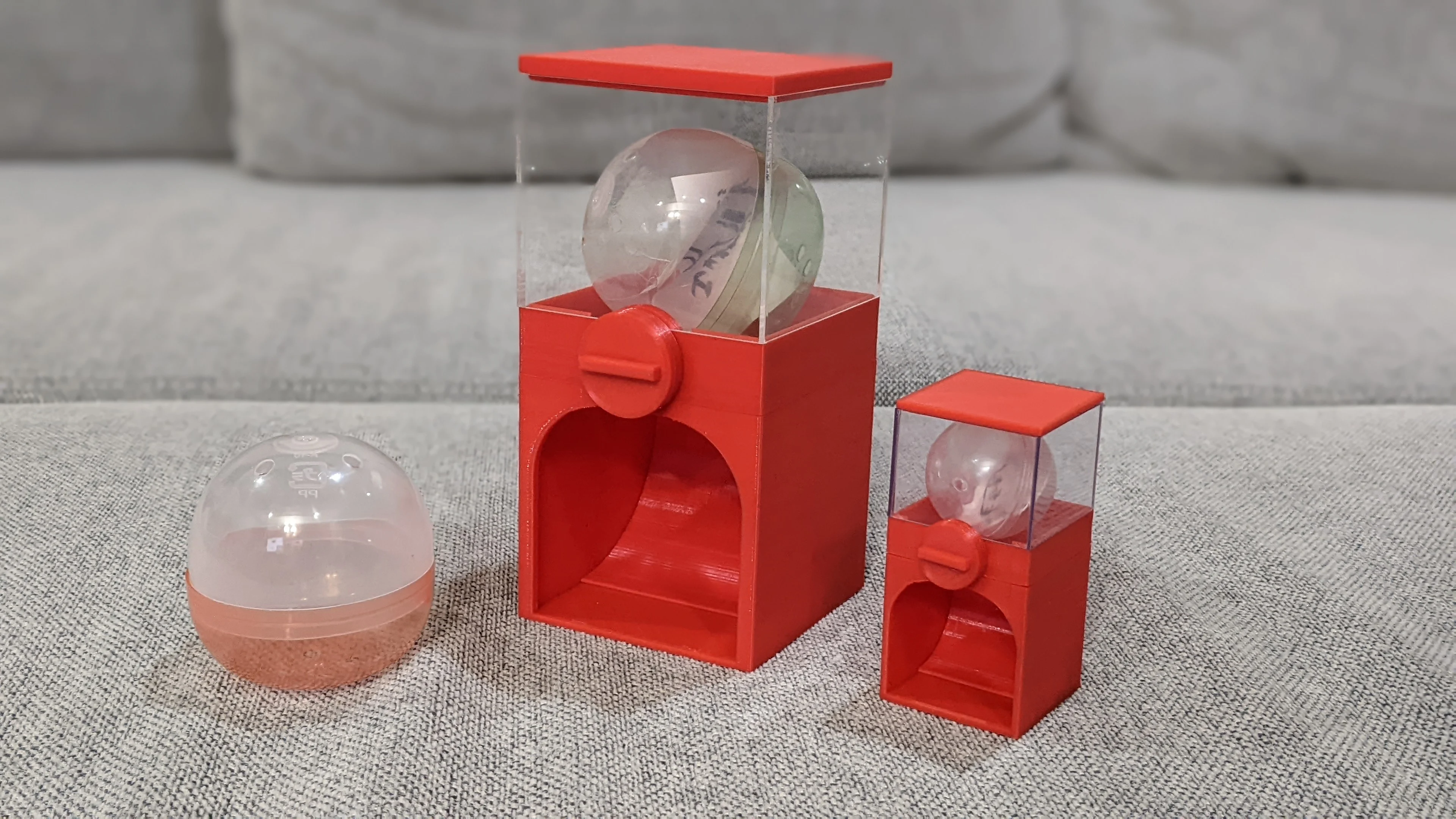 物理確定ガチャ (Capsule toy machine for 1 capsule)