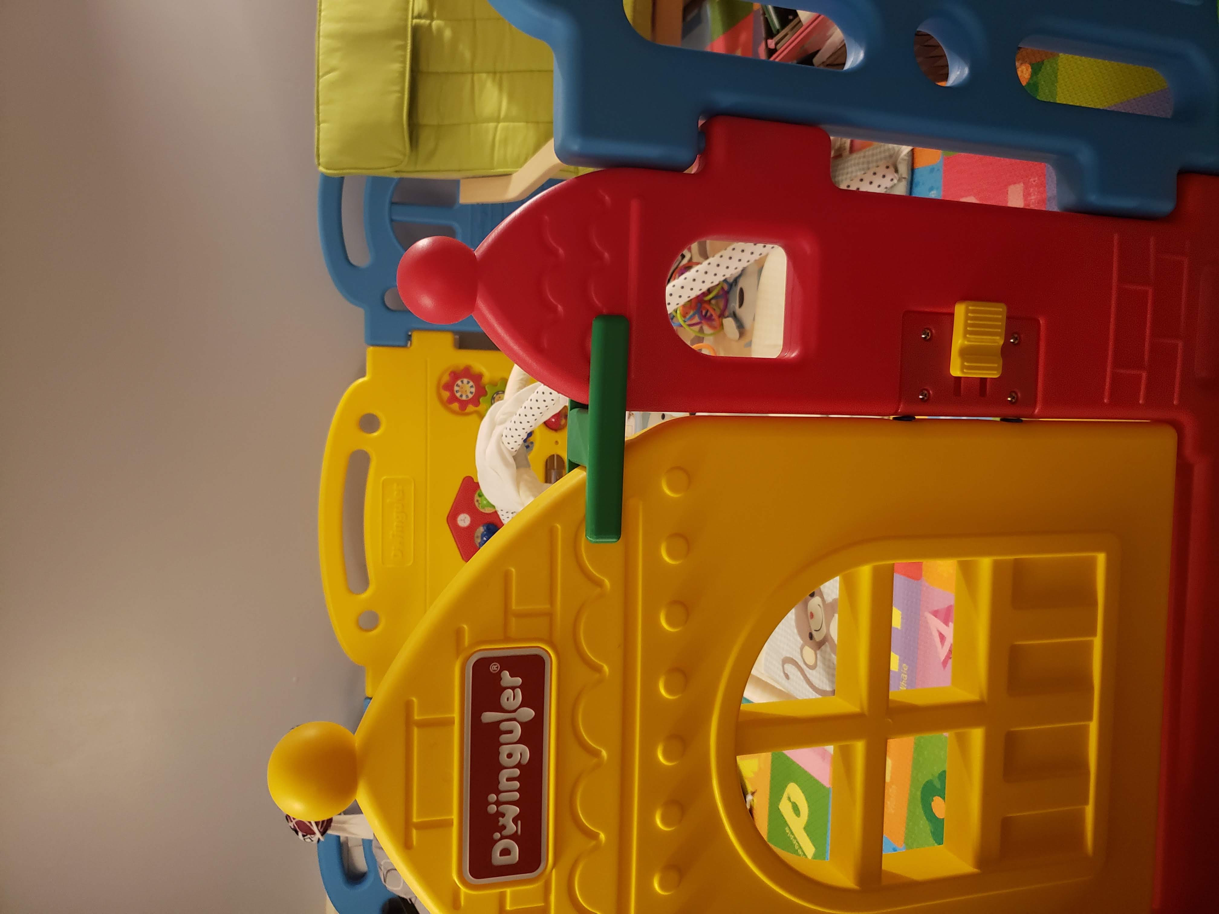 Simple playpen door latch