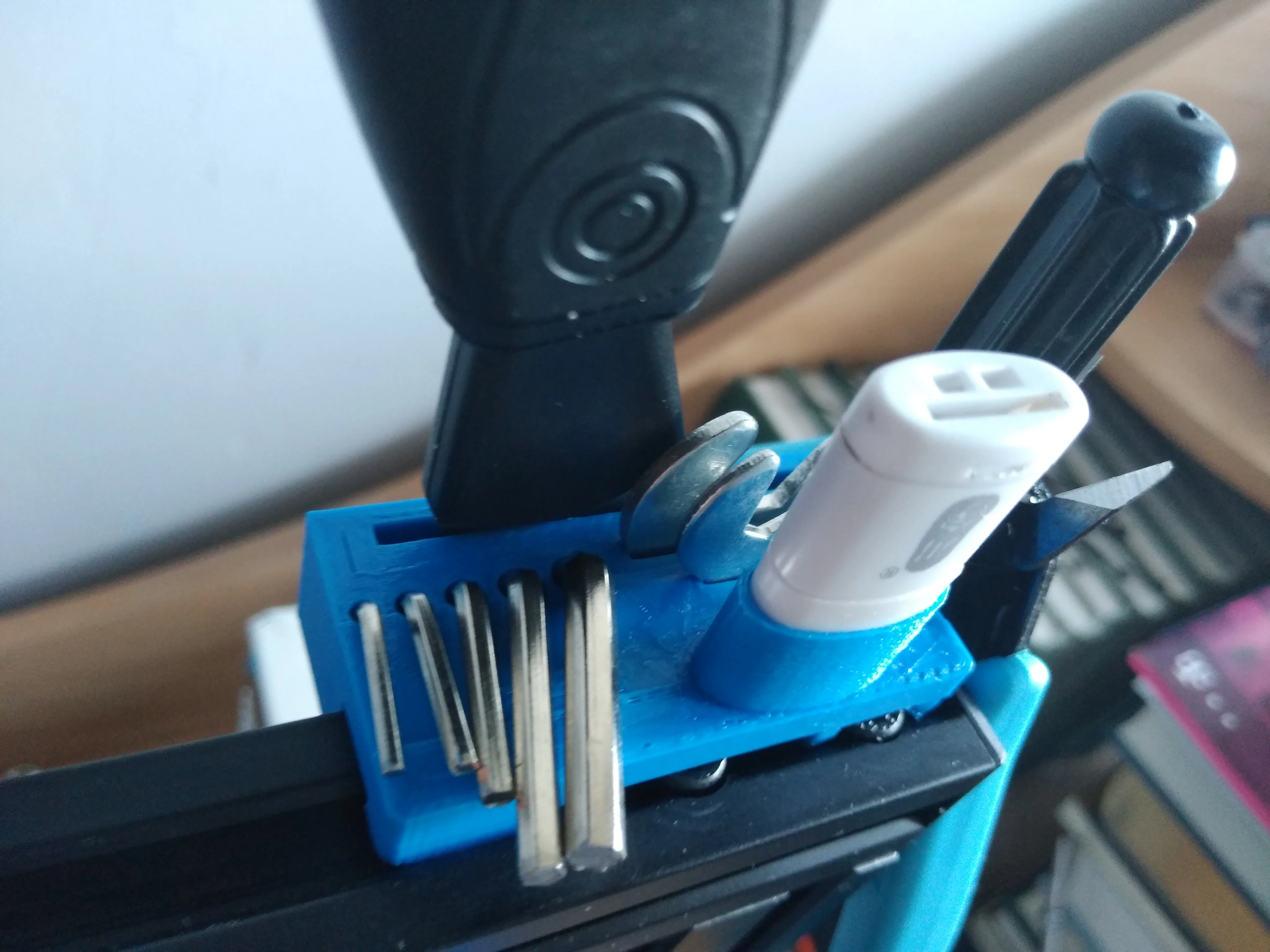 Ender 3 tool holder with card reader and scraper