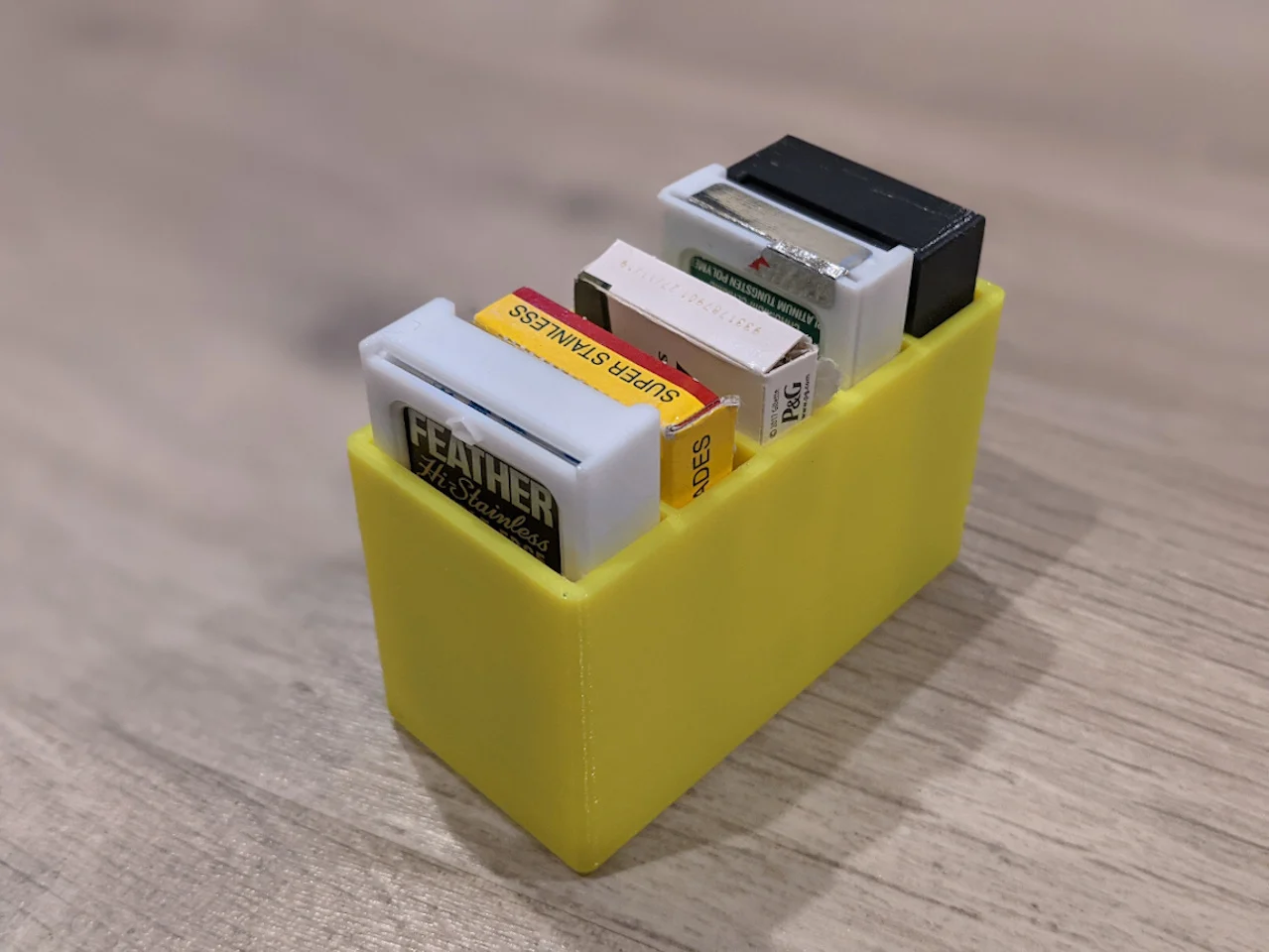 Safety Double Edge ( DE ) Razor Blade Storage Box