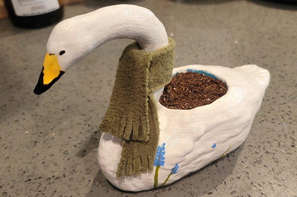 Swan Planter w/ Drainage Holes