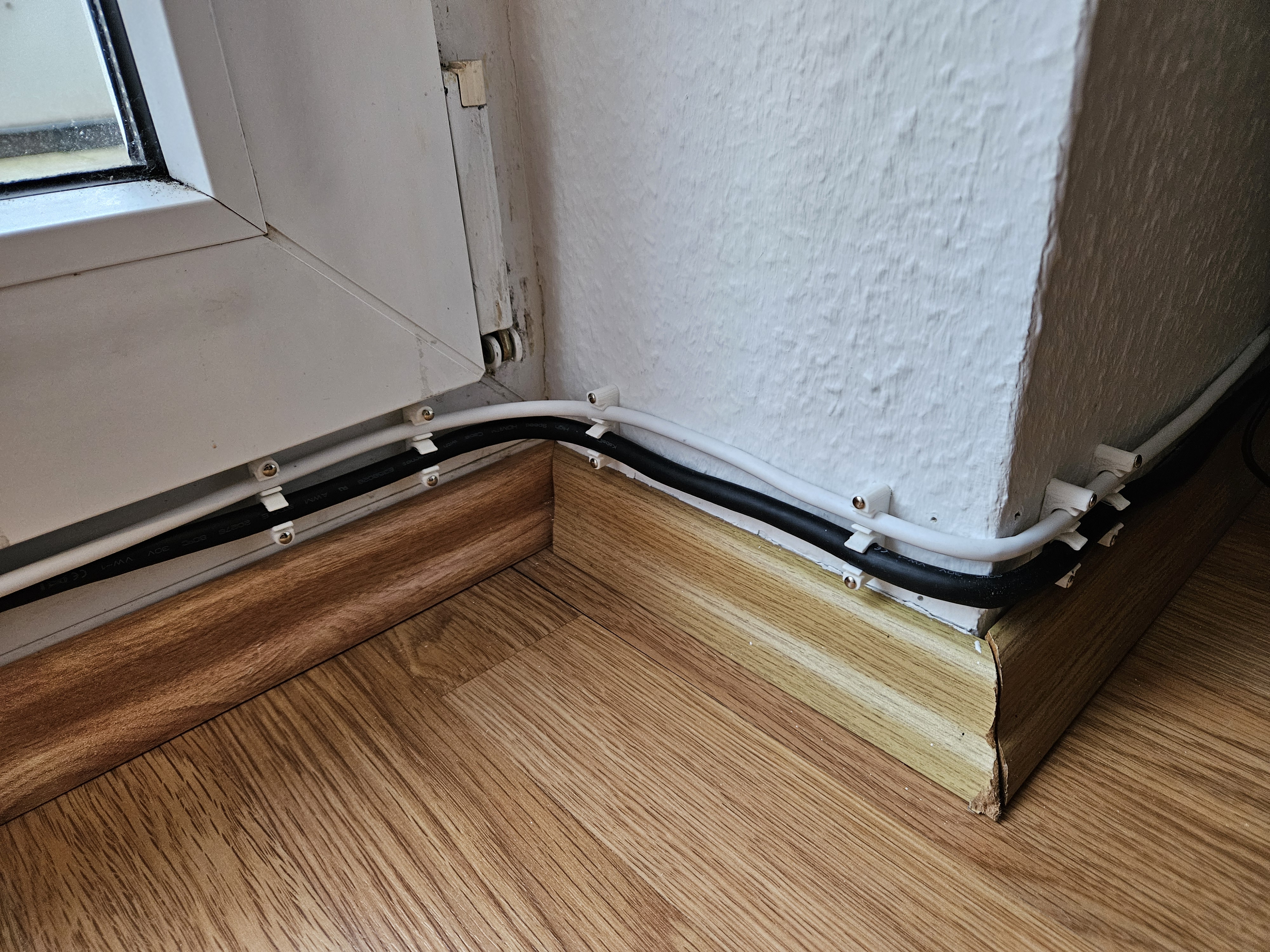 Dual wall cable clamp