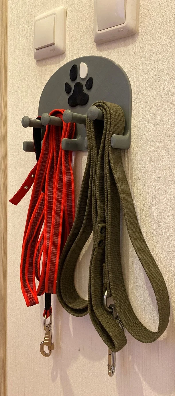 Dog leash holder