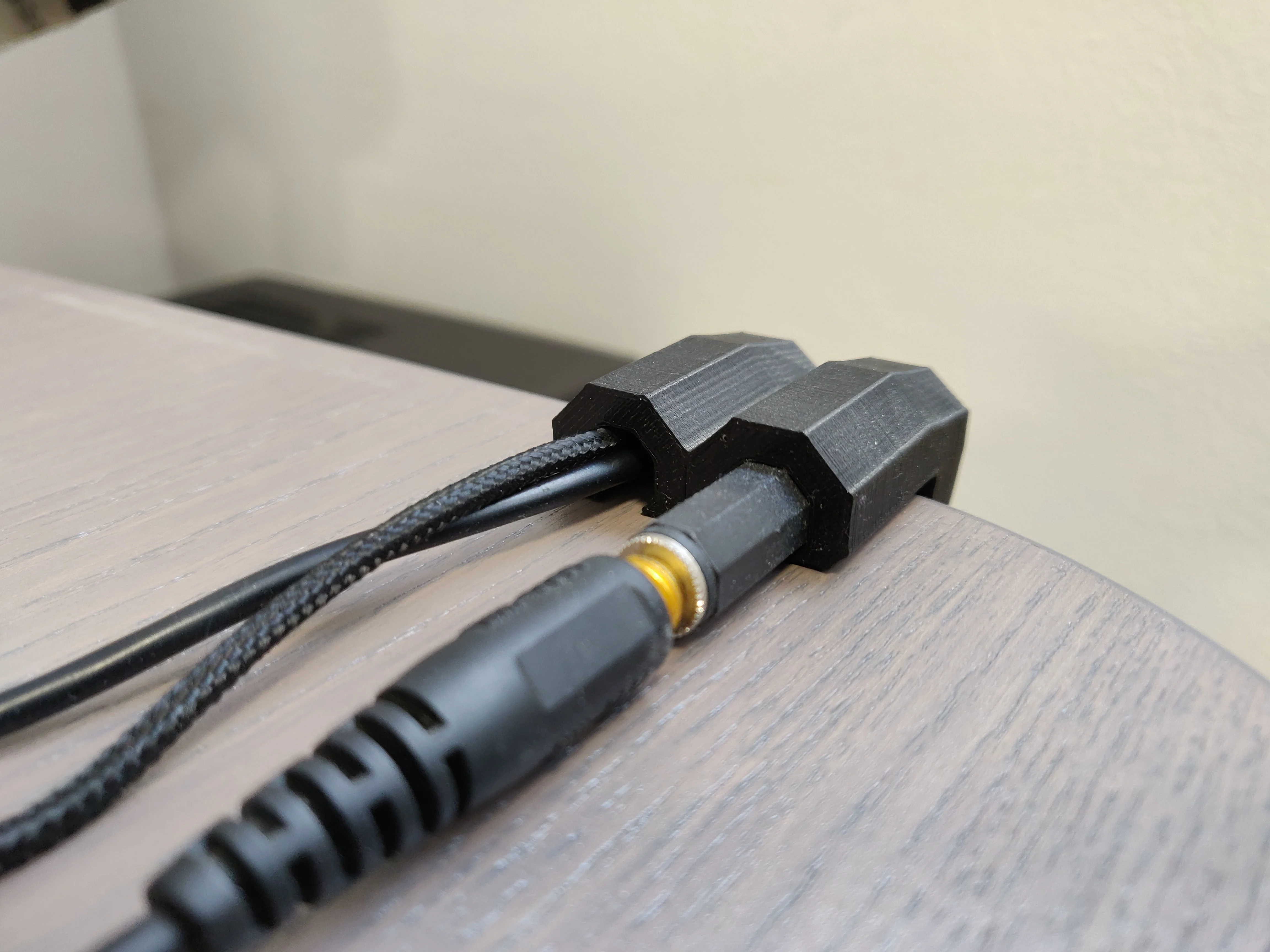 Cable holder (IKEA BEKANT table)